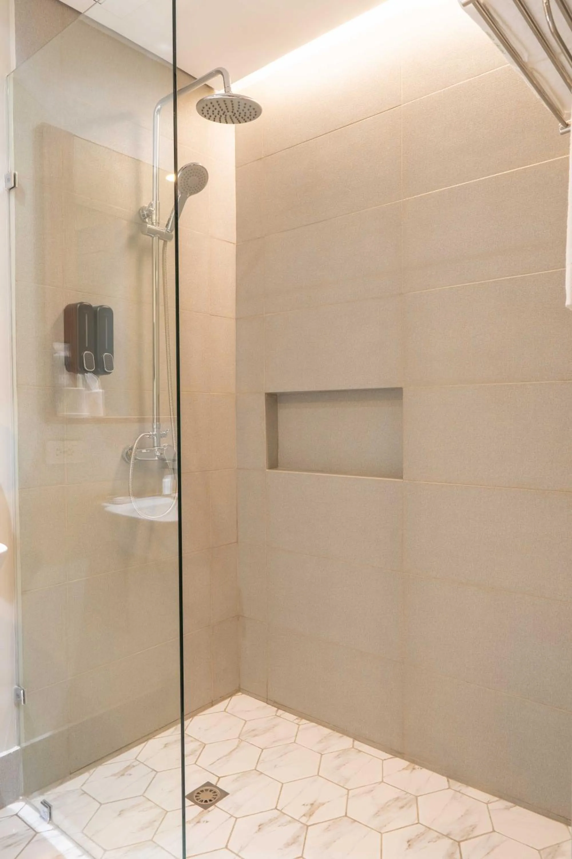 Shower in Primeway Suites Cebu