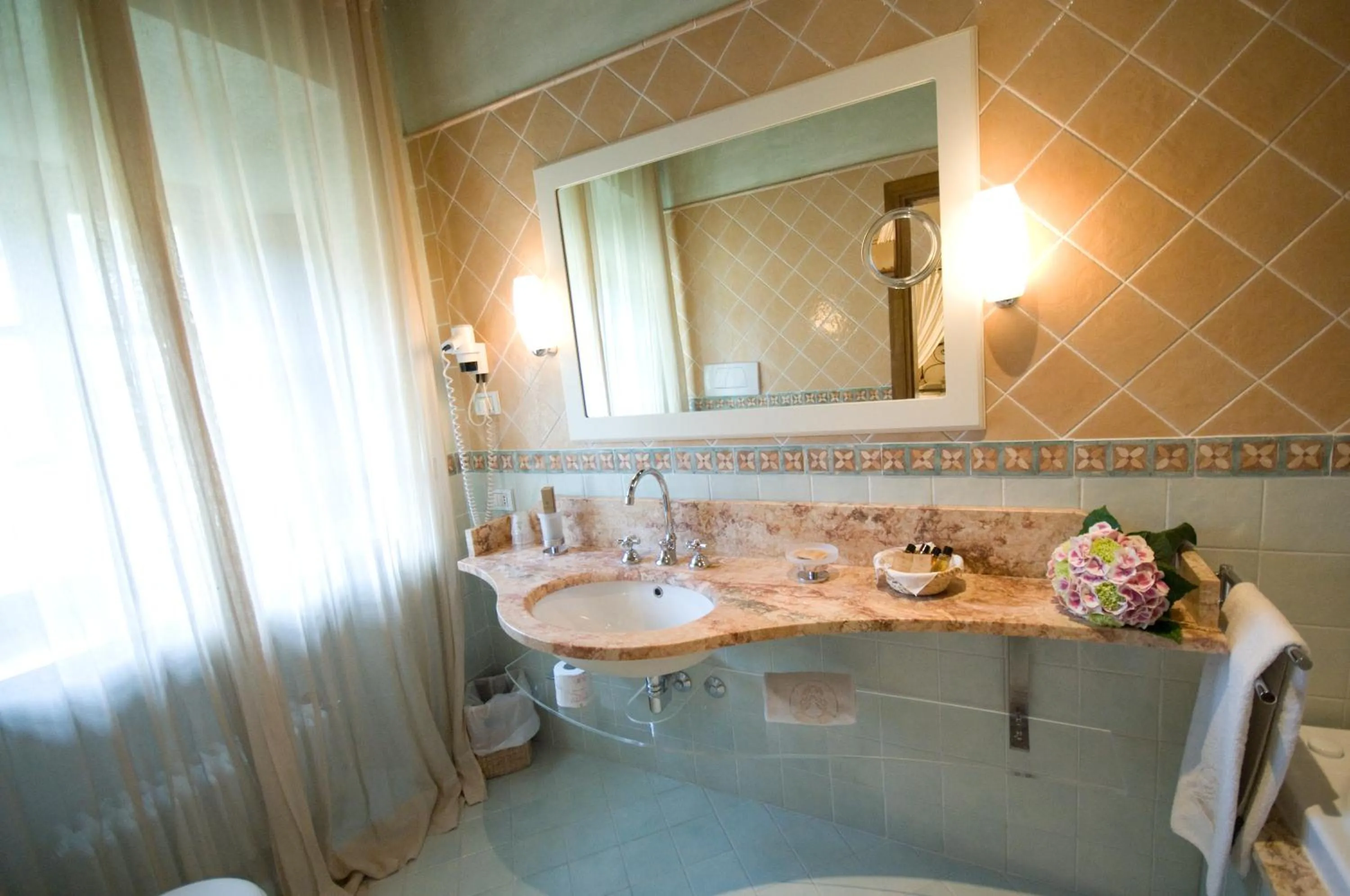 Shower in San Pietro Sopra Le Acque Resort & Spa
