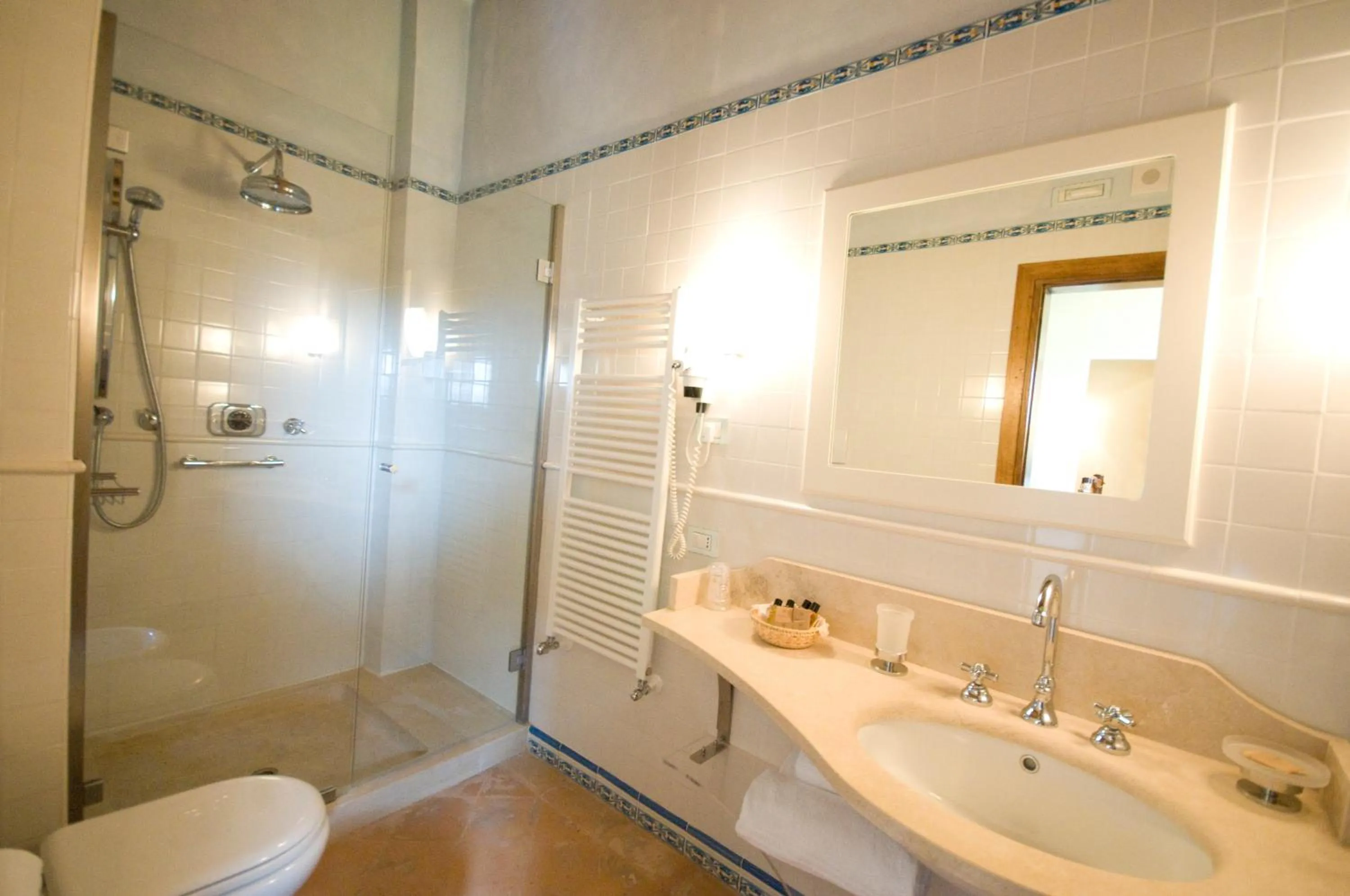 Shower in San Pietro Sopra Le Acque Resort & Spa