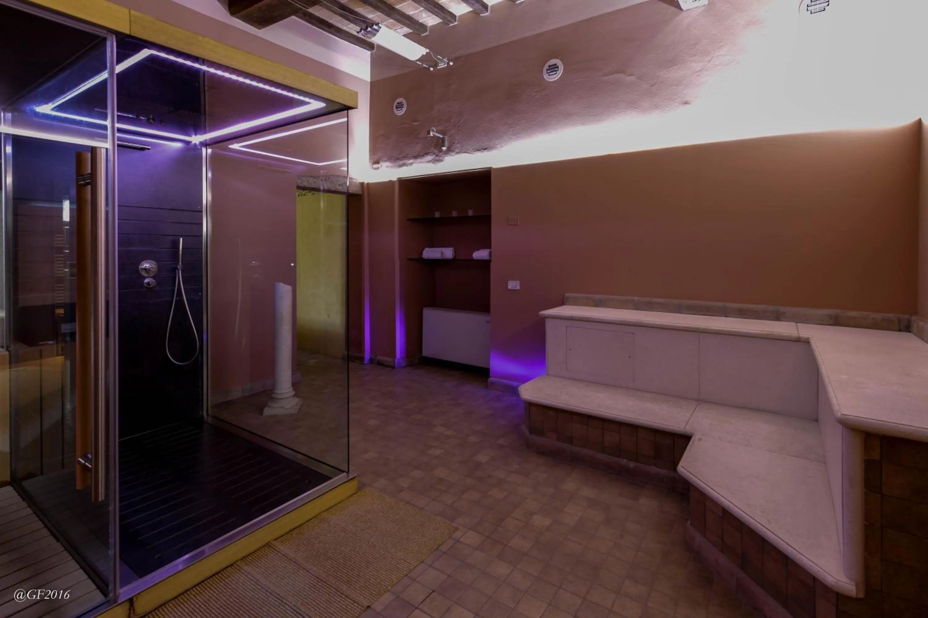 Hot Tub in San Pietro Sopra Le Acque Resort & Spa