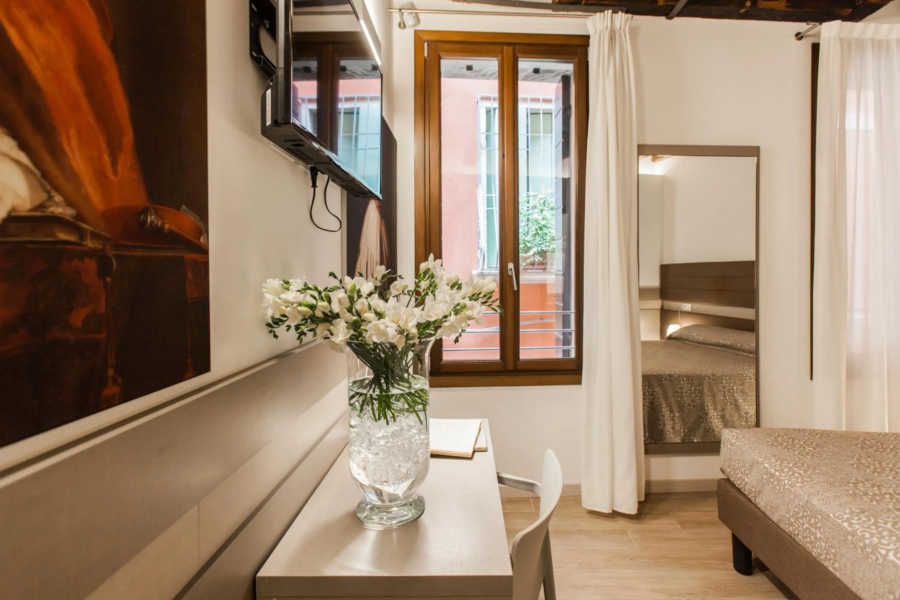 Decorative detail, Bed in Foresteria Levi