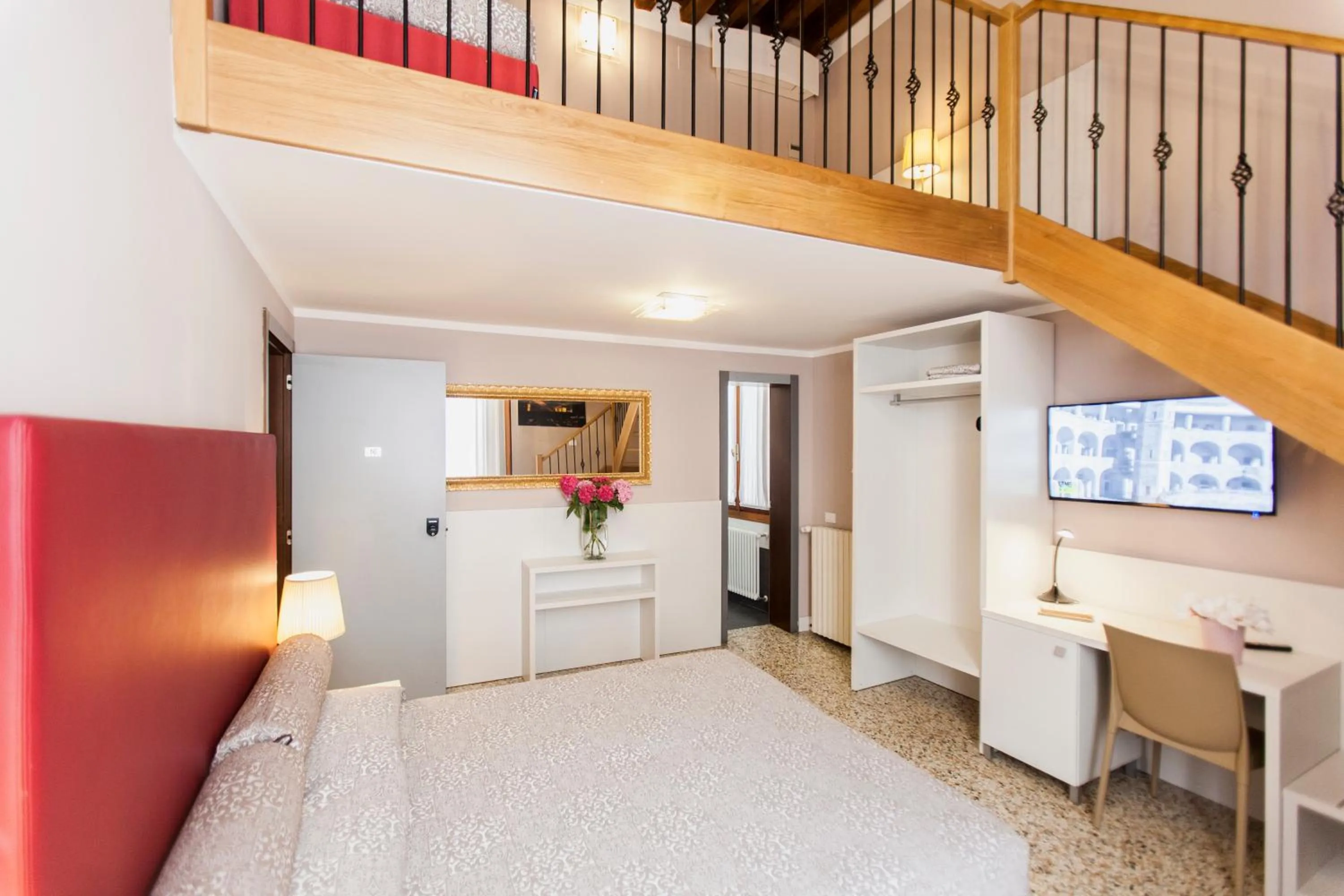 Photo of the whole room, Bed in Foresteria Levi