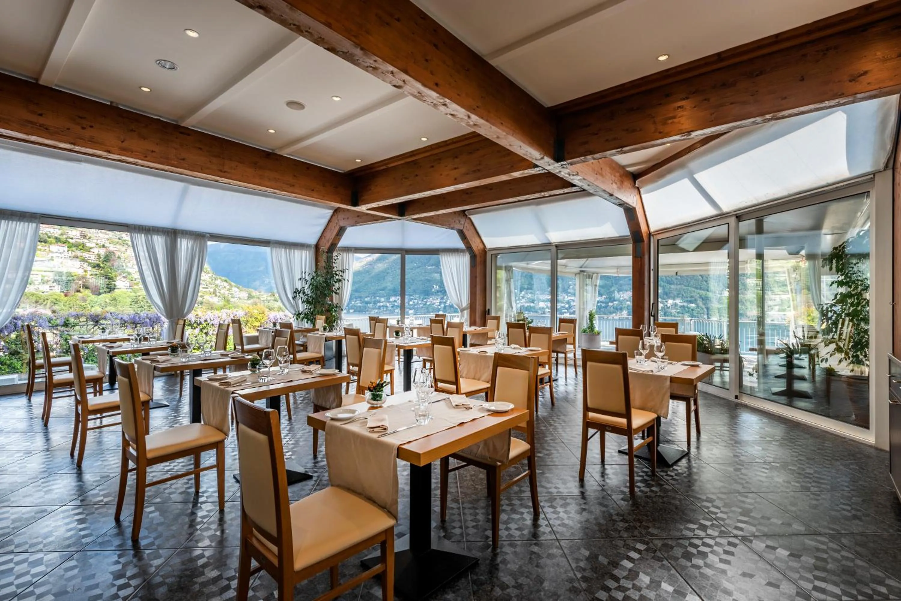 Restaurant/places to eat in Hotel Asnigo