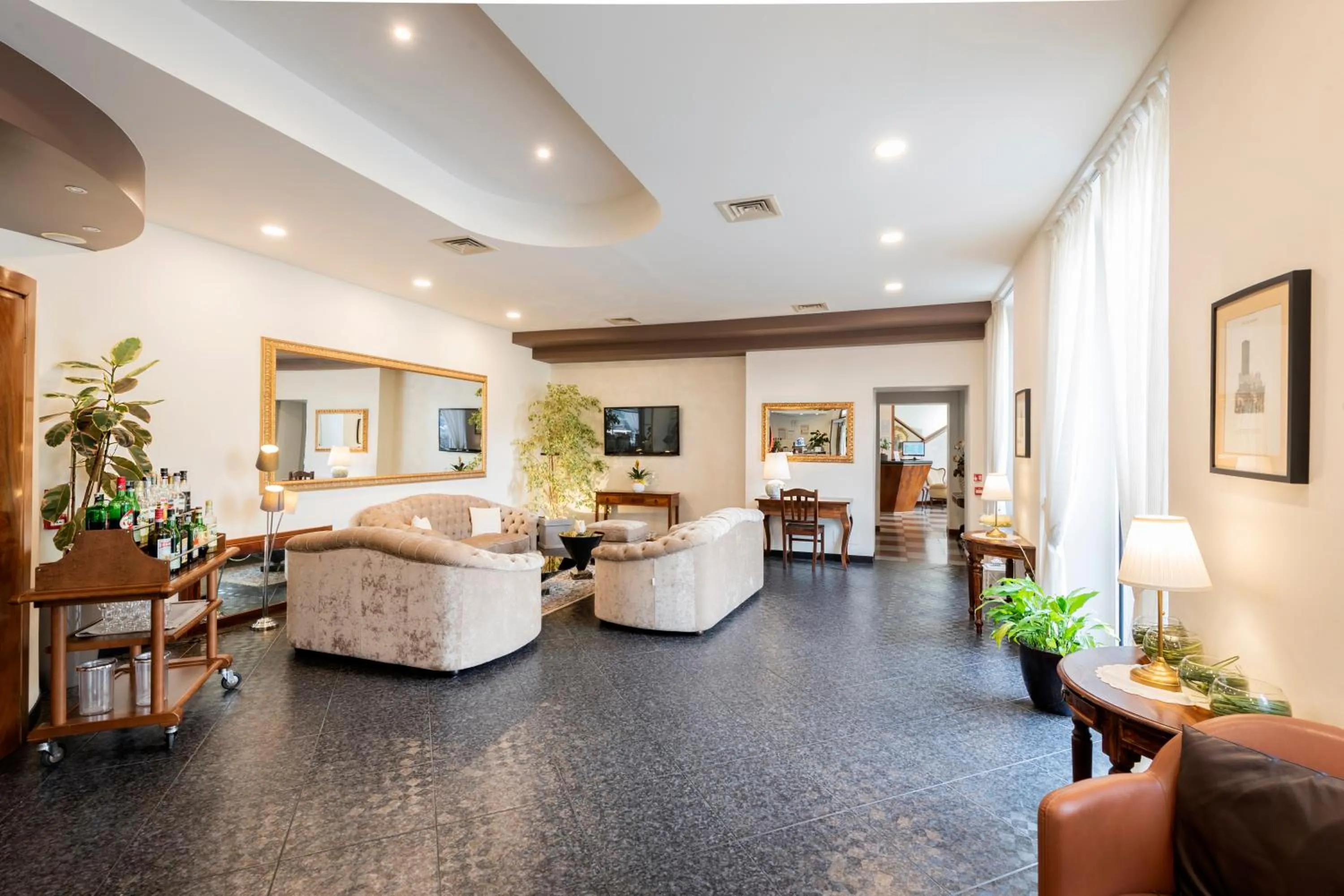 Lobby or reception, Bed in Hotel Asnigo