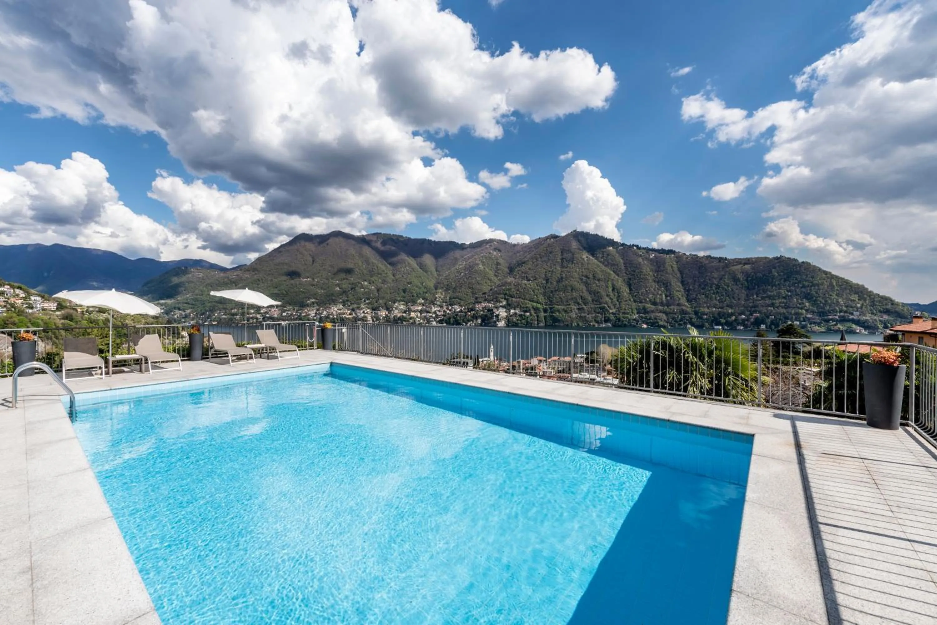 Lake view in Hotel Asnigo