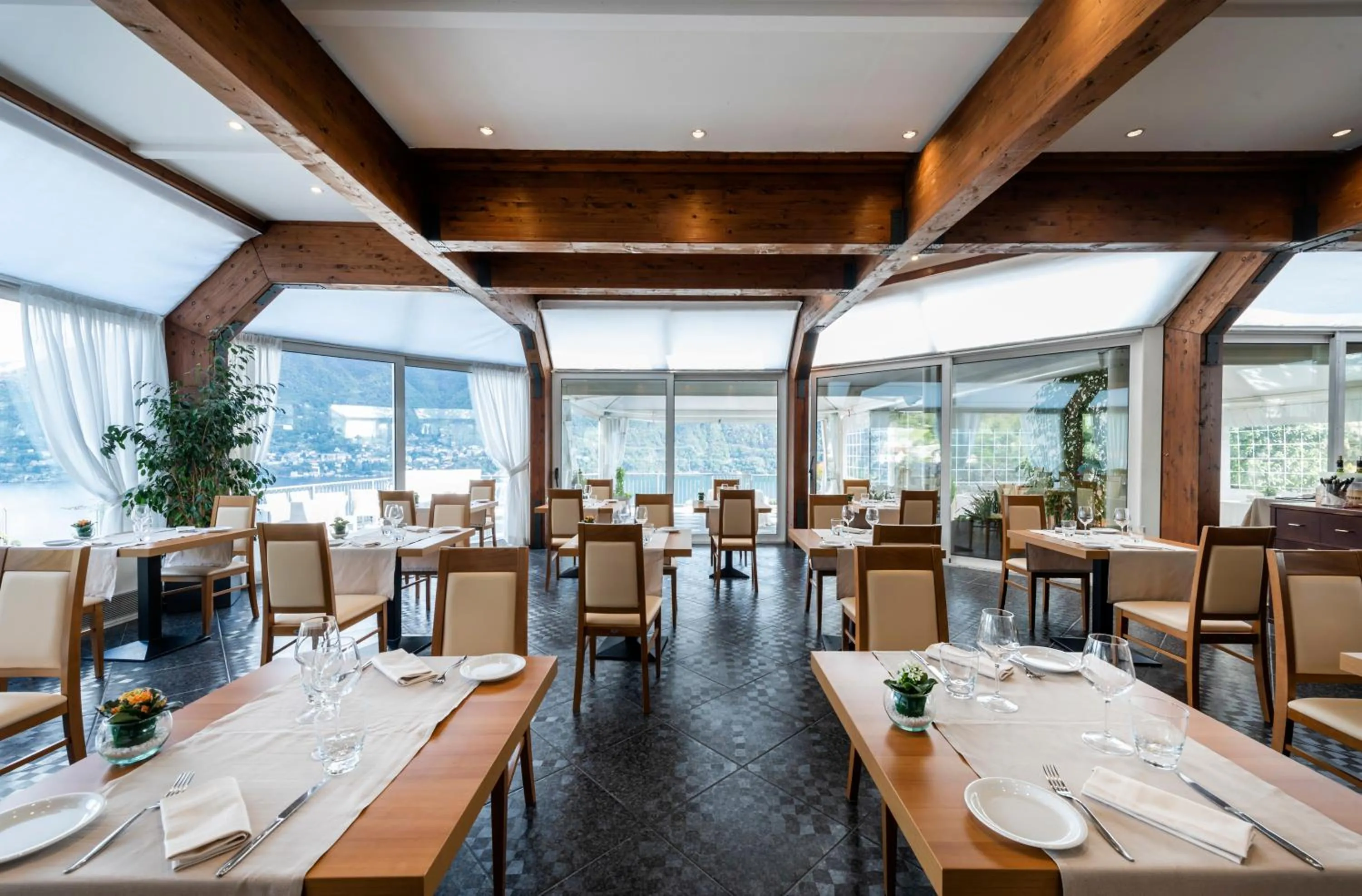 Restaurant/places to eat in Hotel Asnigo