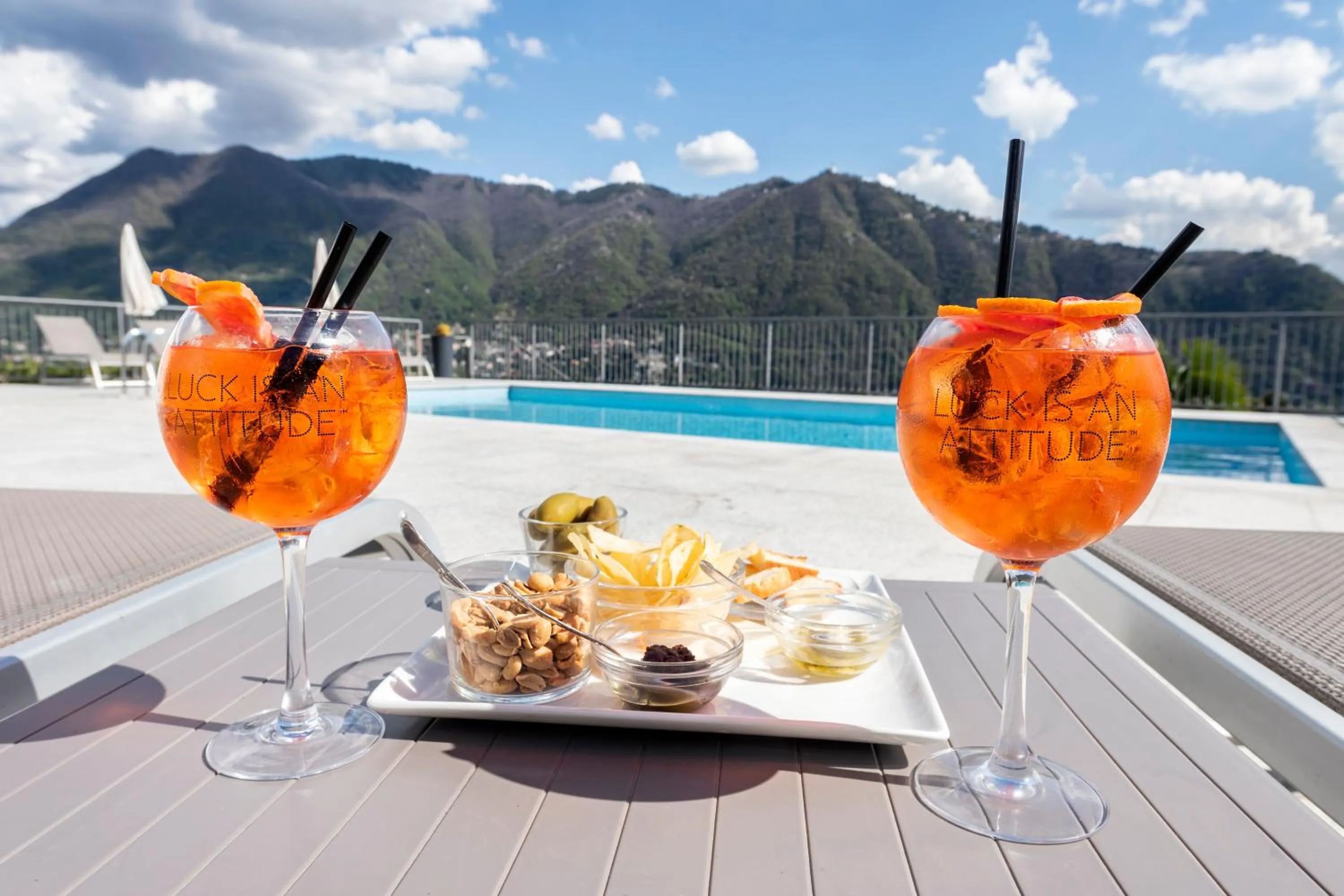 Swimming pool in Hotel Asnigo