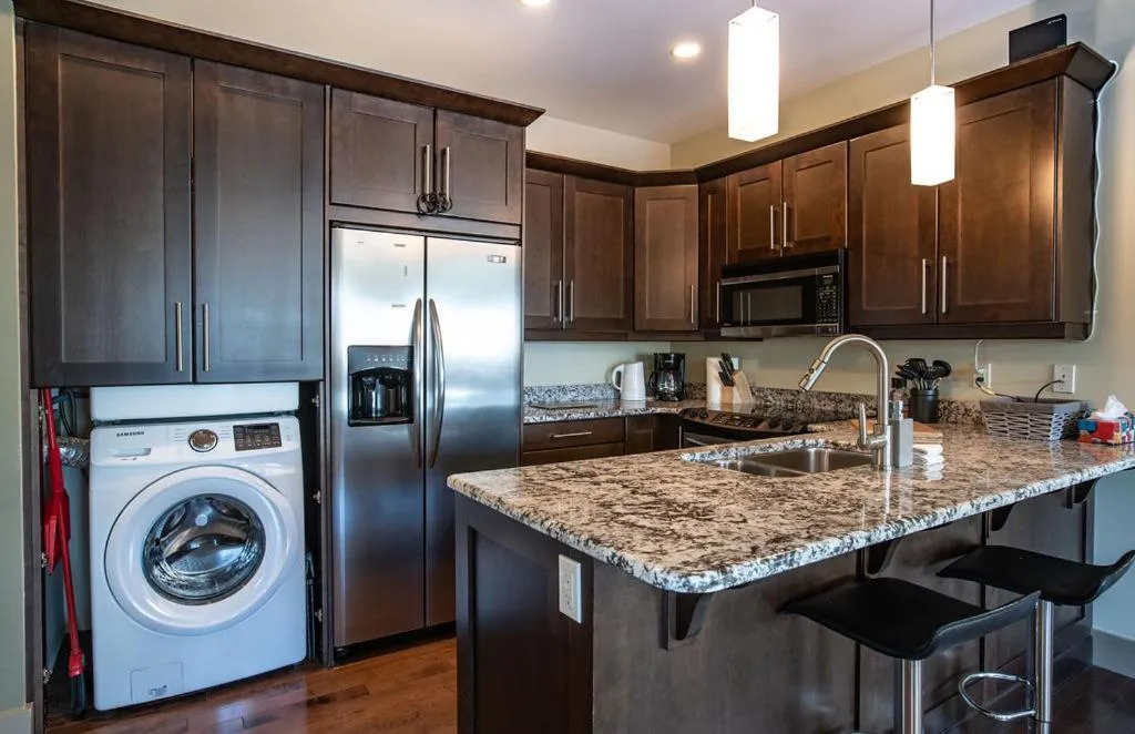 Kitchen or kitchenette in Selkirk Snug by Revelstoke Vacations