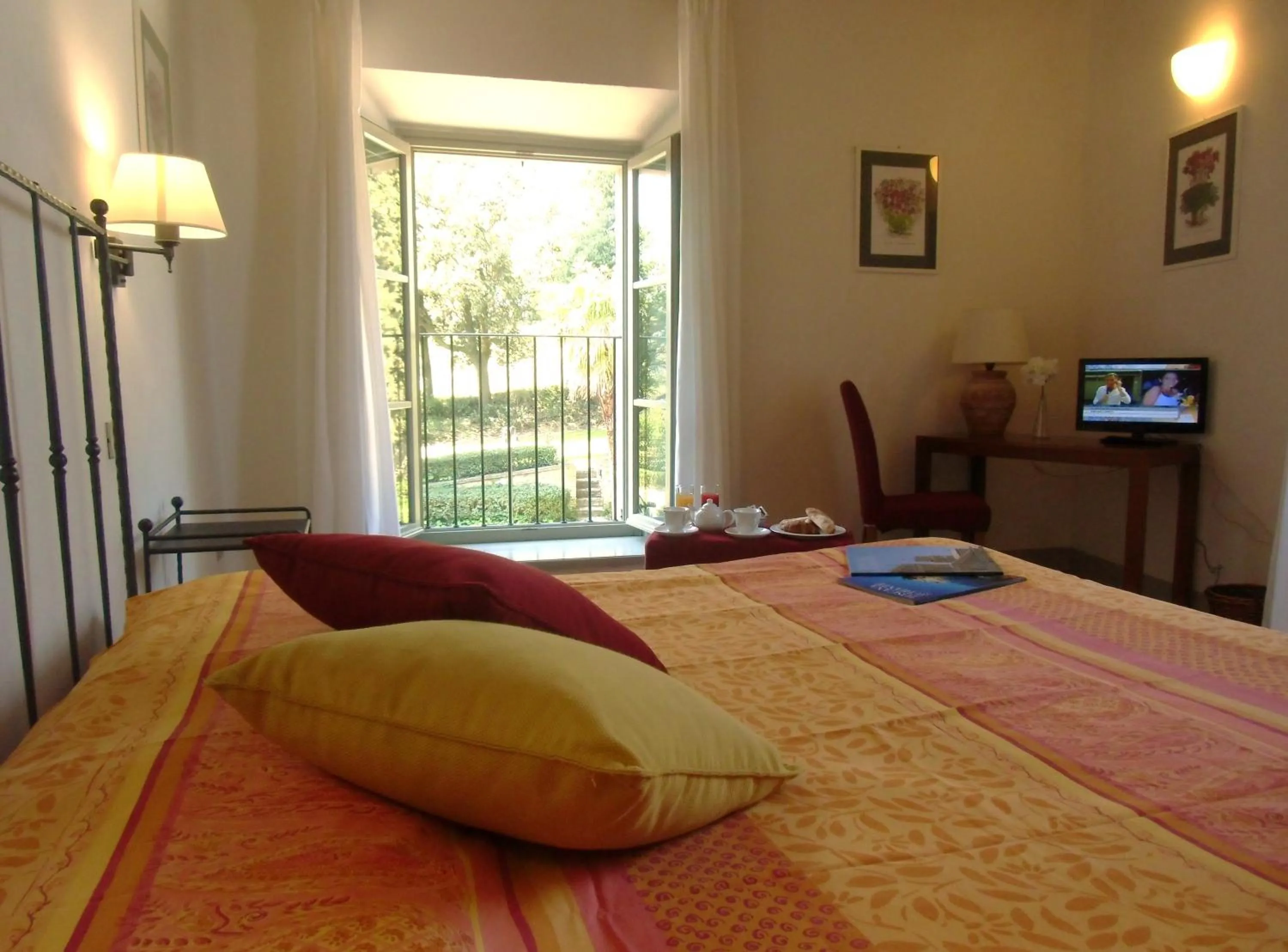 Decorative detail, Bed in Villa Ducci