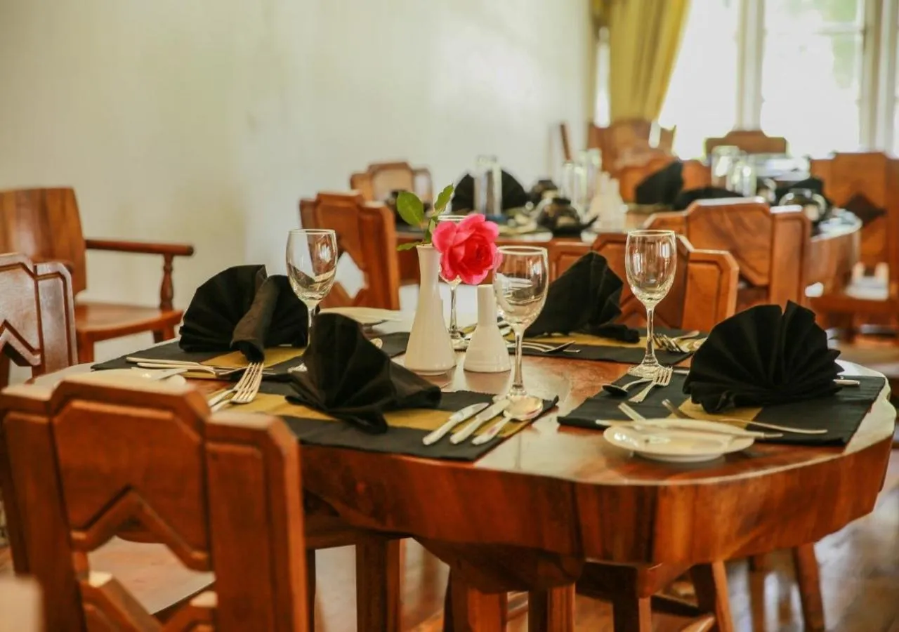 Restaurant/places to eat in Hotel Glendower