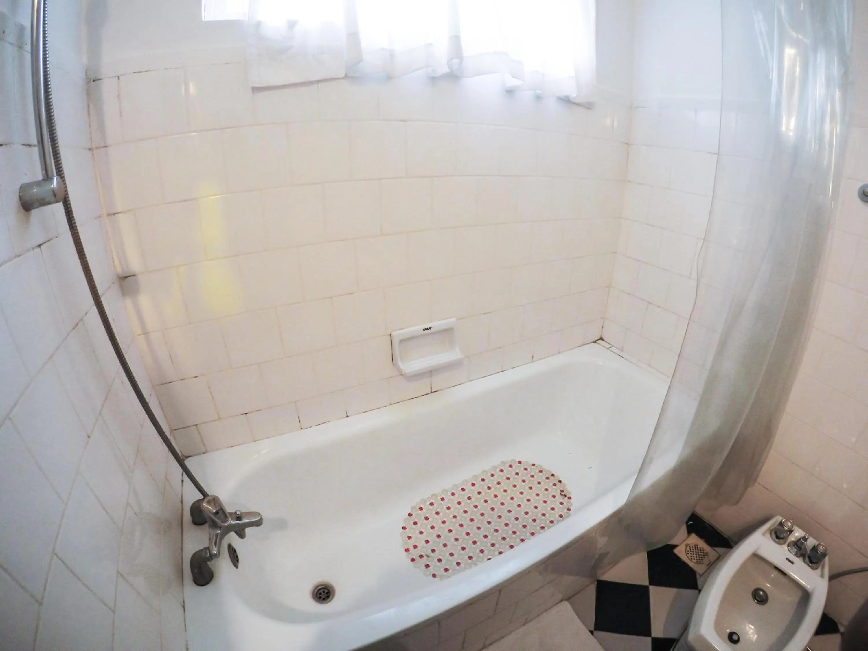 Shower in Hotel Glendower