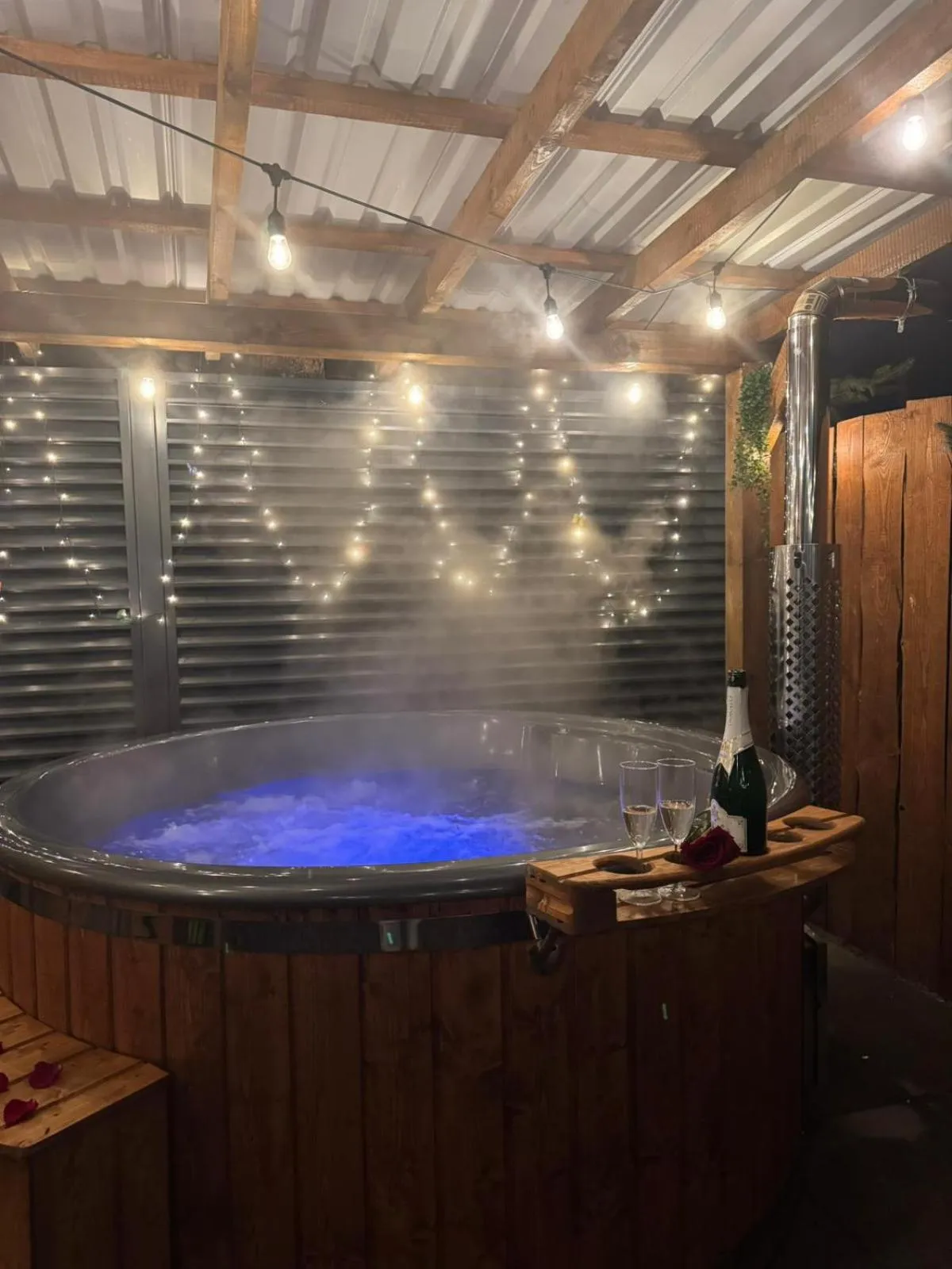 Hot Tub in City Place Noclegi