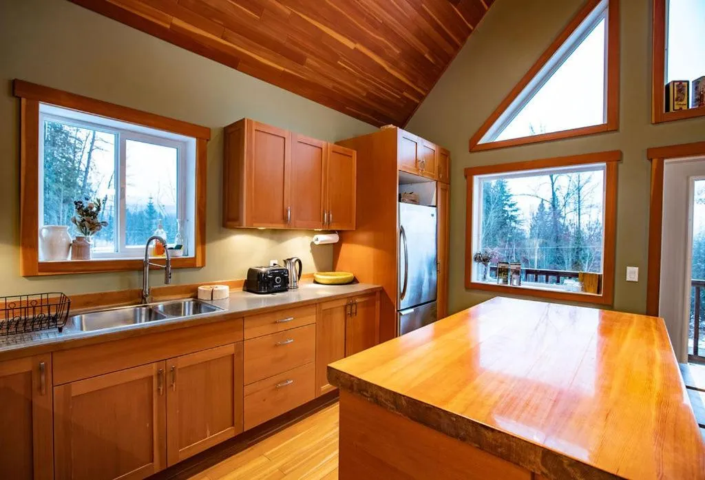 Kitchen or kitchenette in Stoke Cabin by Revelstoke Vacations