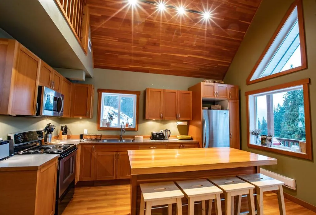 Kitchen or kitchenette in Stoke Cabin by Revelstoke Vacations