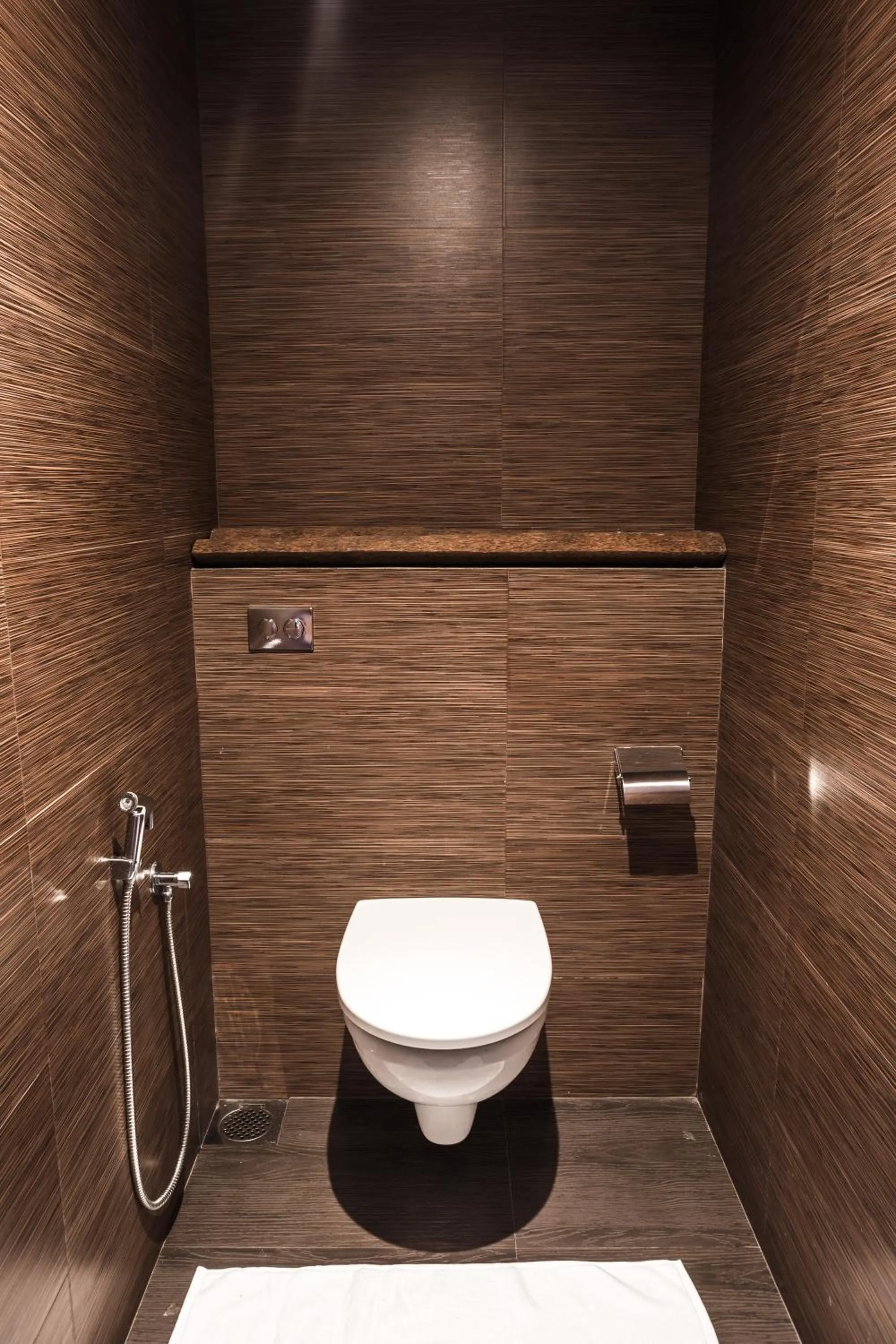 Toilet in Villa White Queen Resort & Spa