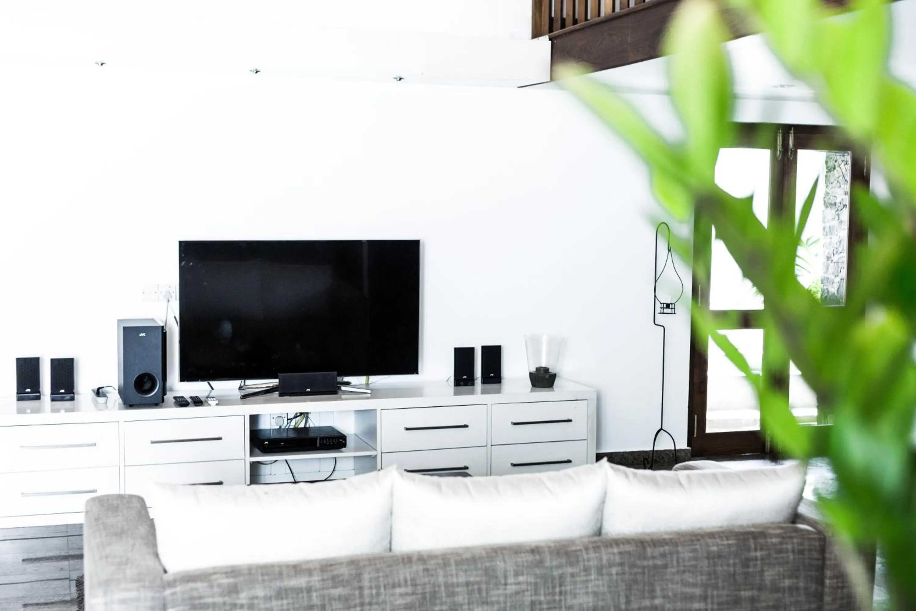 Communal lounge/ TV room in Villa White Queen Resort & Spa