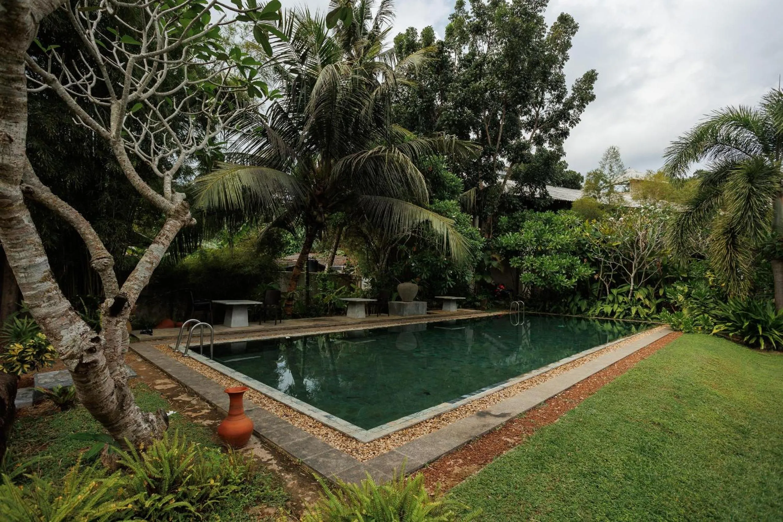 Swimming pool in Villa White Queen Resort & Spa