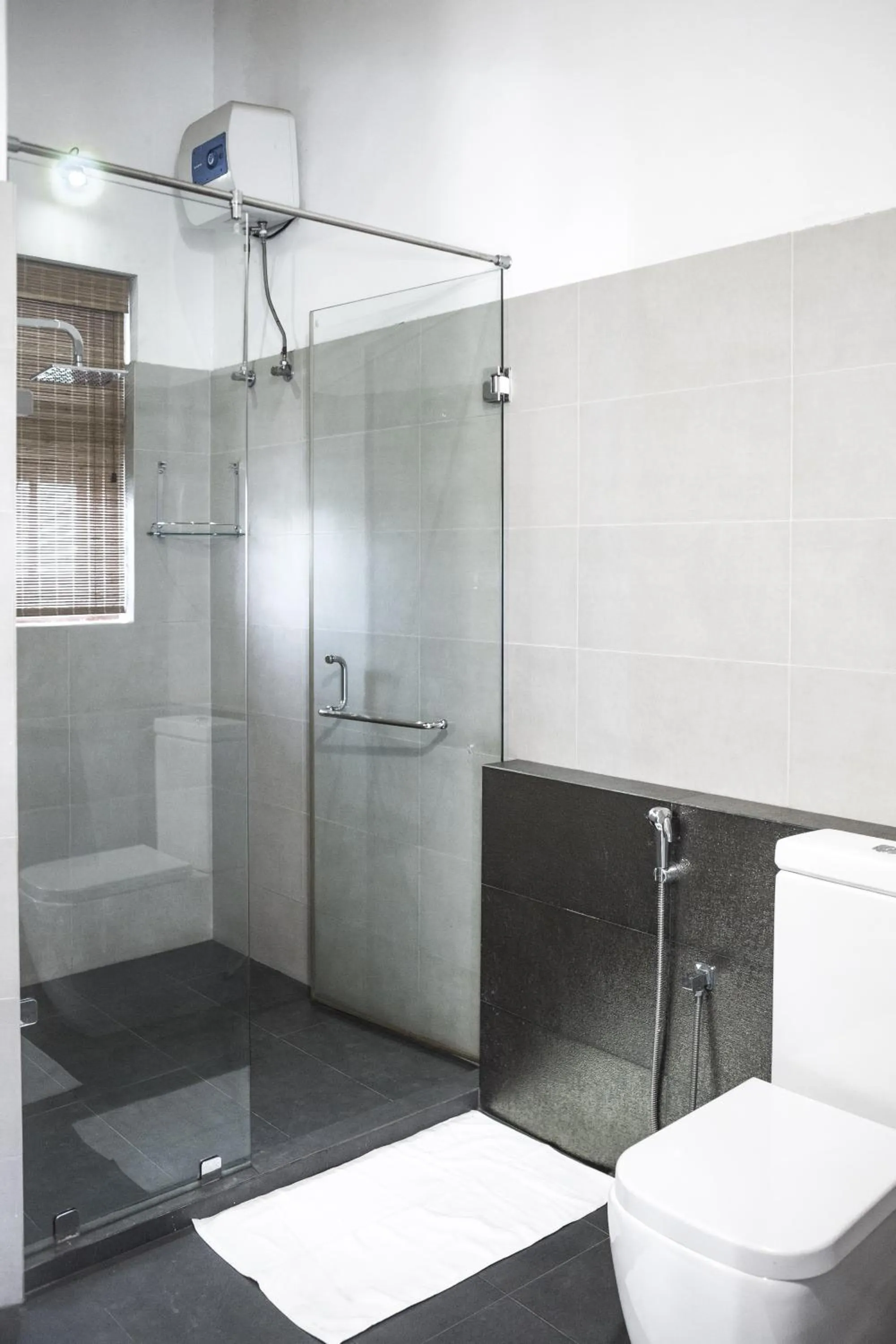 Shower in Villa White Queen Resort & Spa