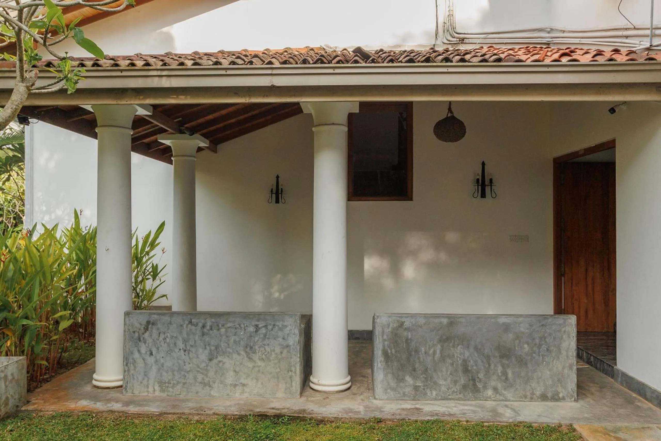 Property building in Villa White Queen Resort & Spa