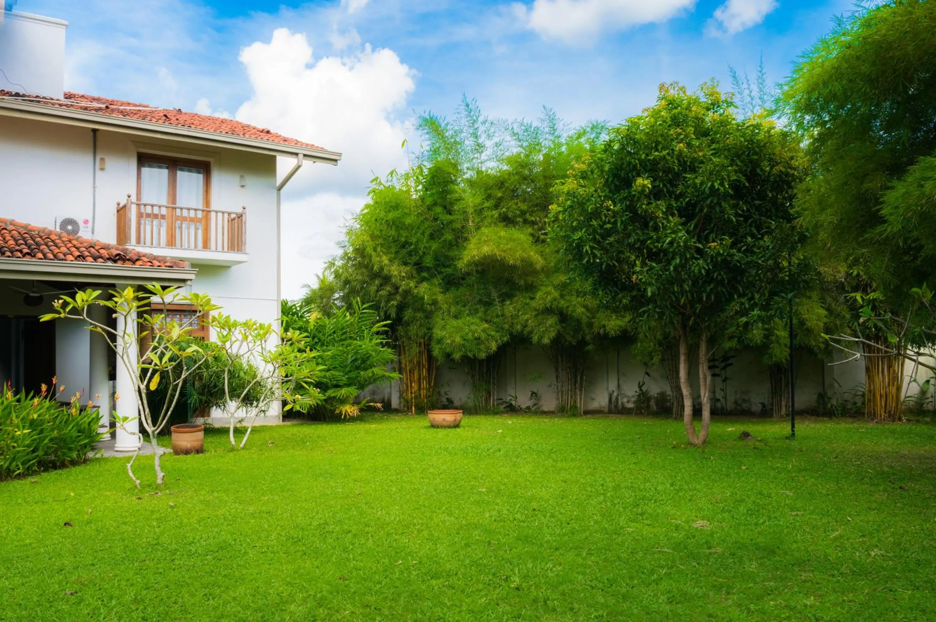 Property building in Villa White Queen Resort & Spa