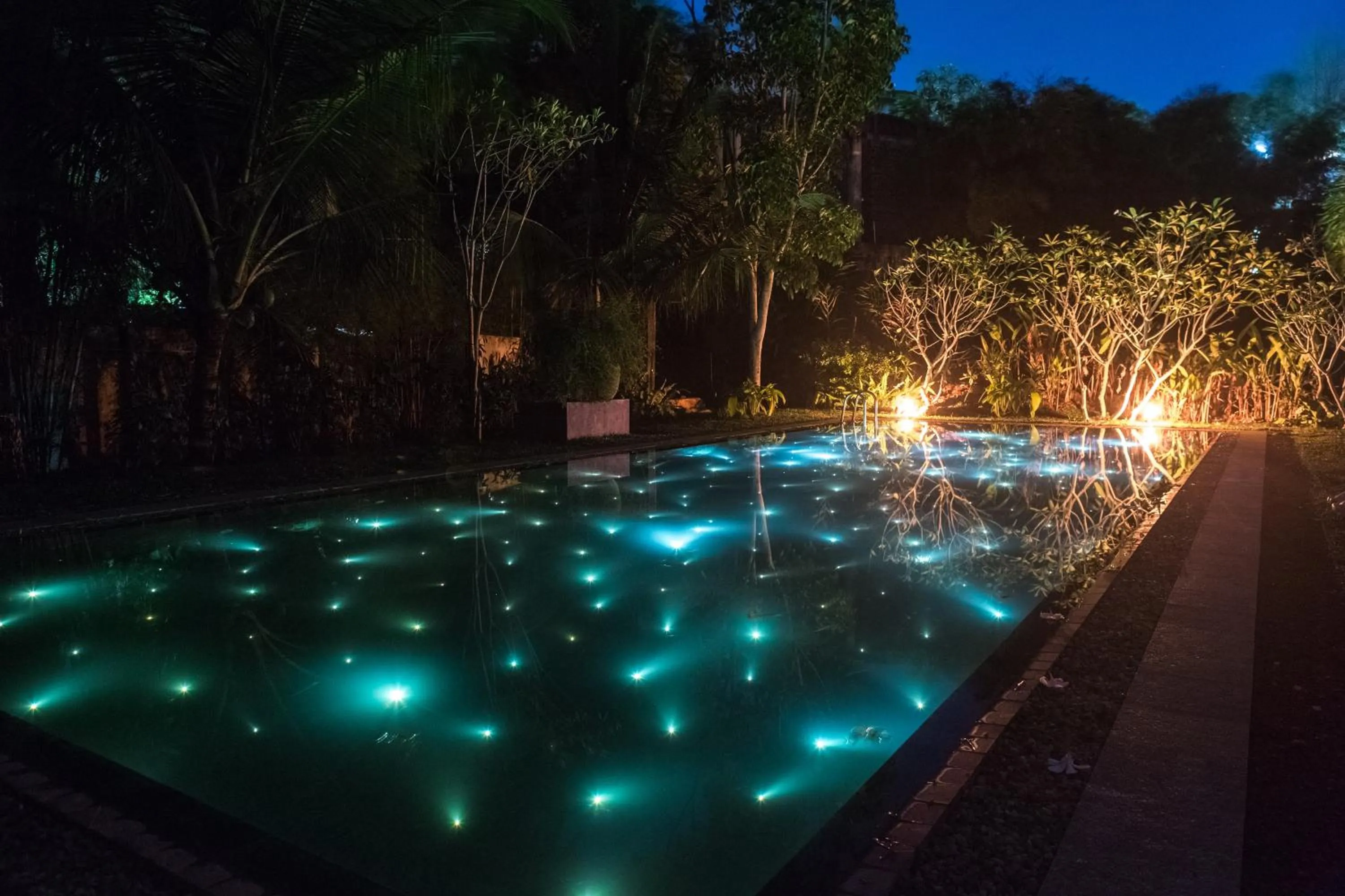 Night in Villa White Queen Resort & Spa