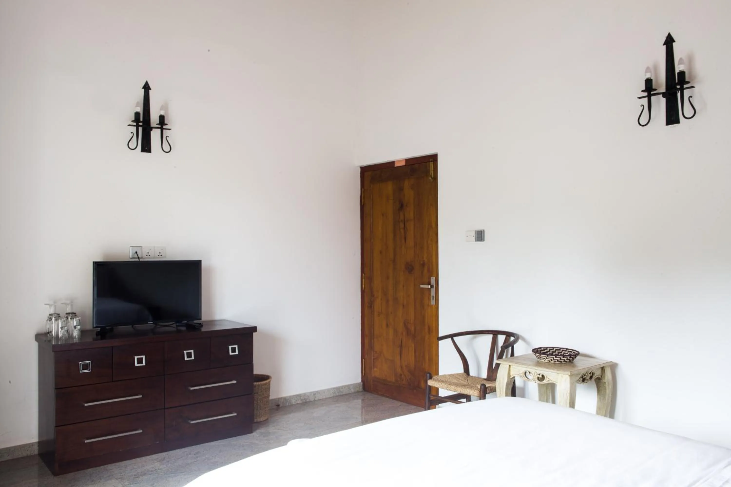 TV and multimedia, Bed in Villa White Queen Resort & Spa