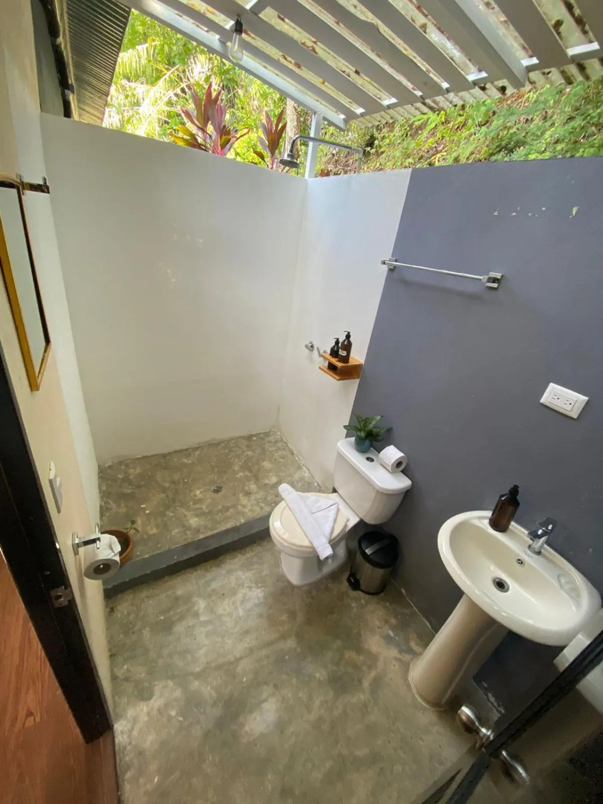 Public Bath in Grand Park Manuel Antonio - Adults Only