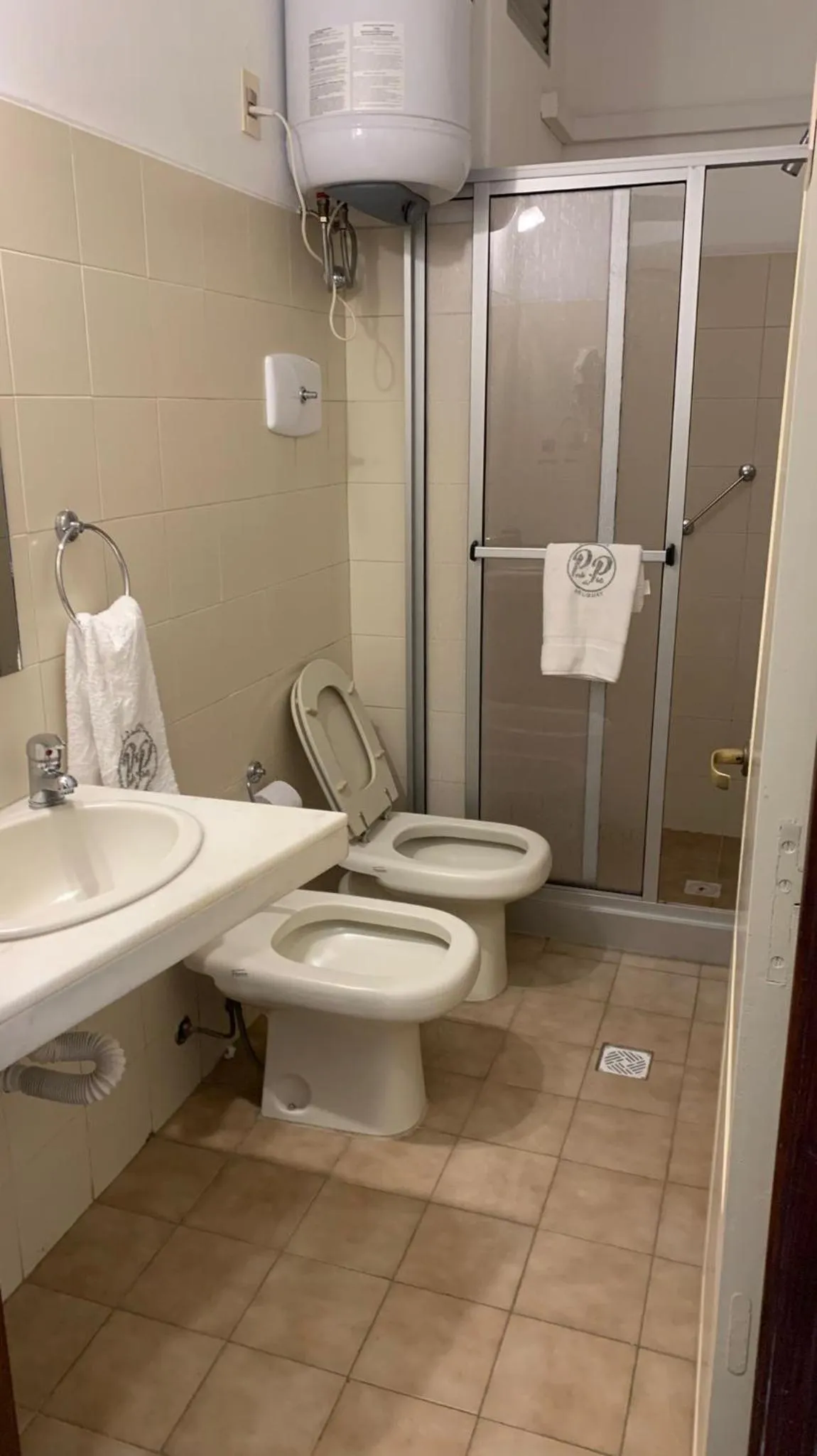 Bathroom in Hotel Perla del Plata