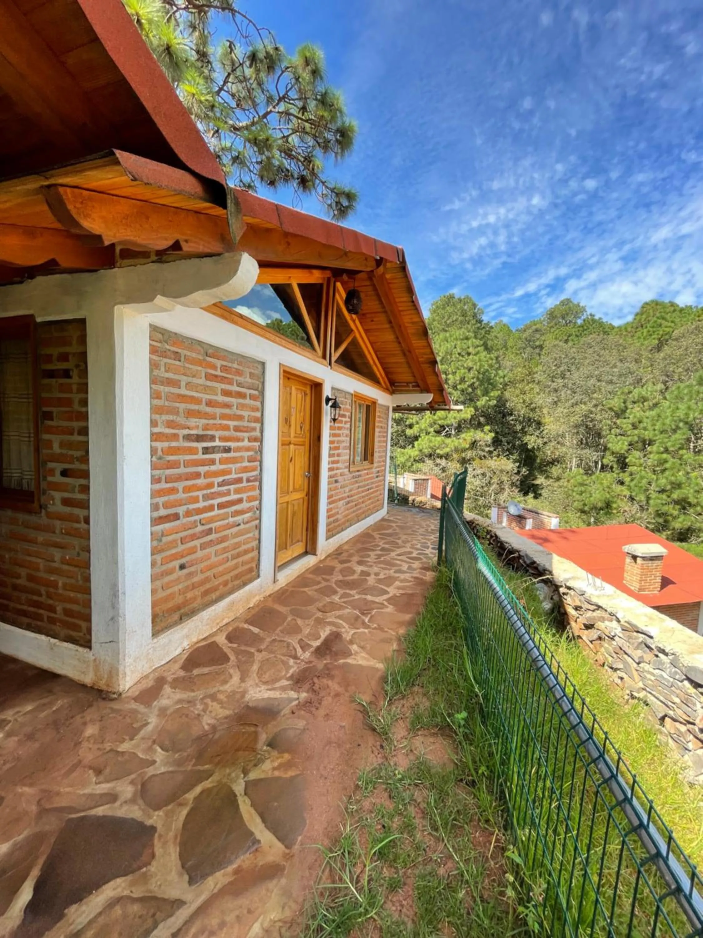 Facade/entrance in Los Pirineos