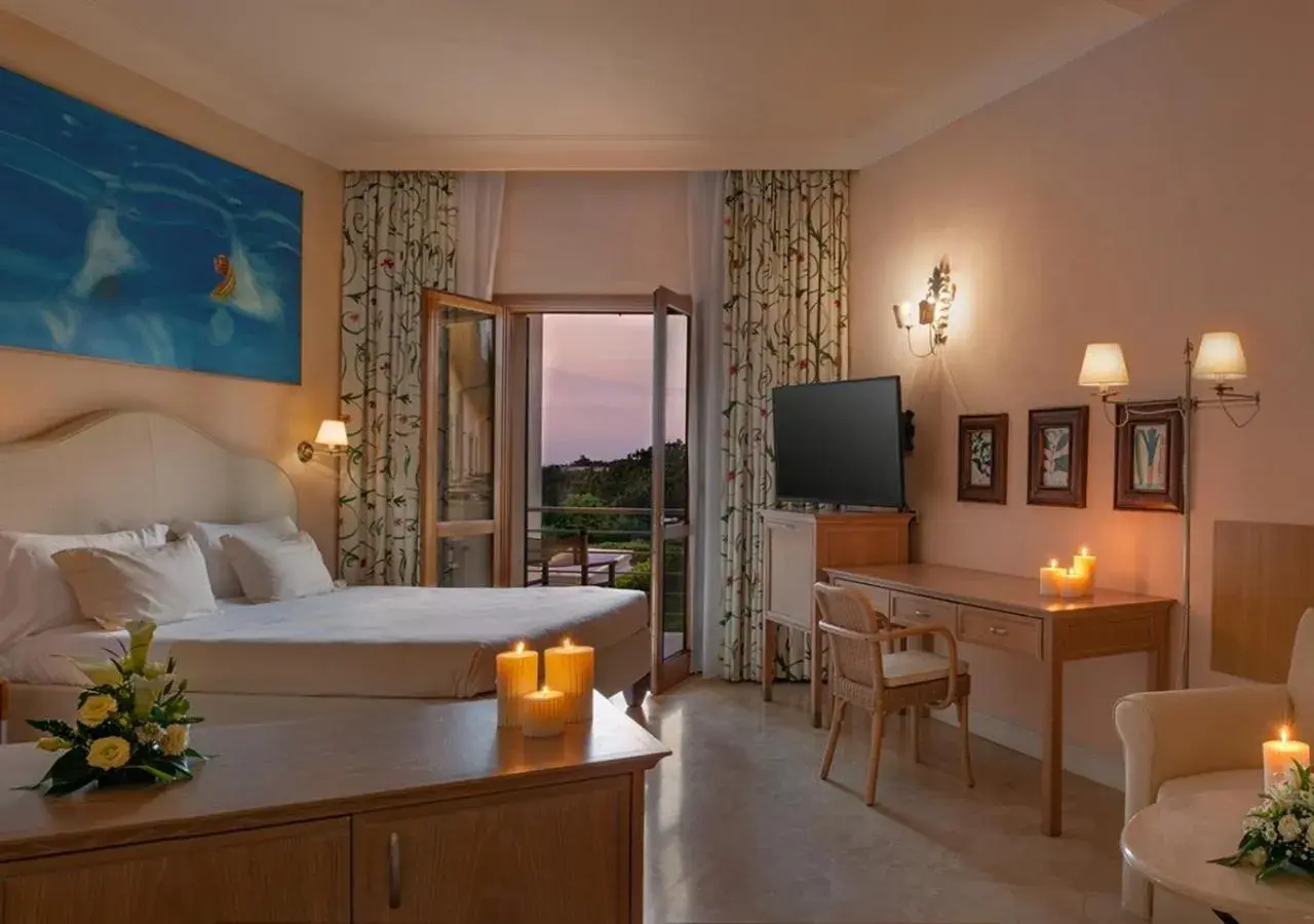 Superior Double or Twin Room with Partial Sea View in Tombolo Talasso Resort Superior Double or Twin Room with Partial Sea View in Tombolo Talasso Resort