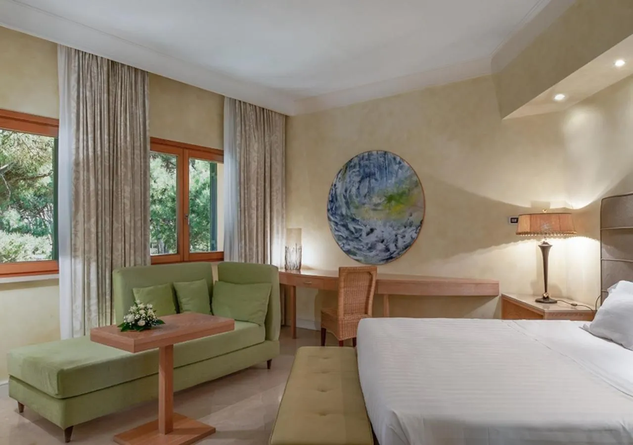 Bed in Tombolo Talasso Resort