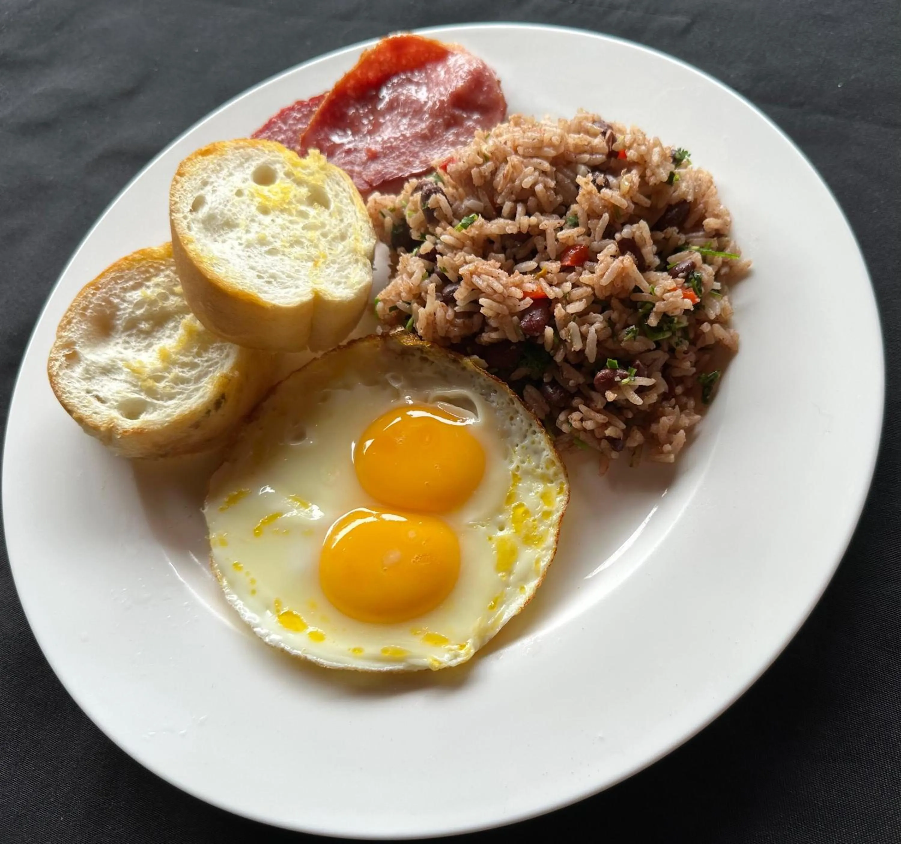 Breakfast in House of the Macaws