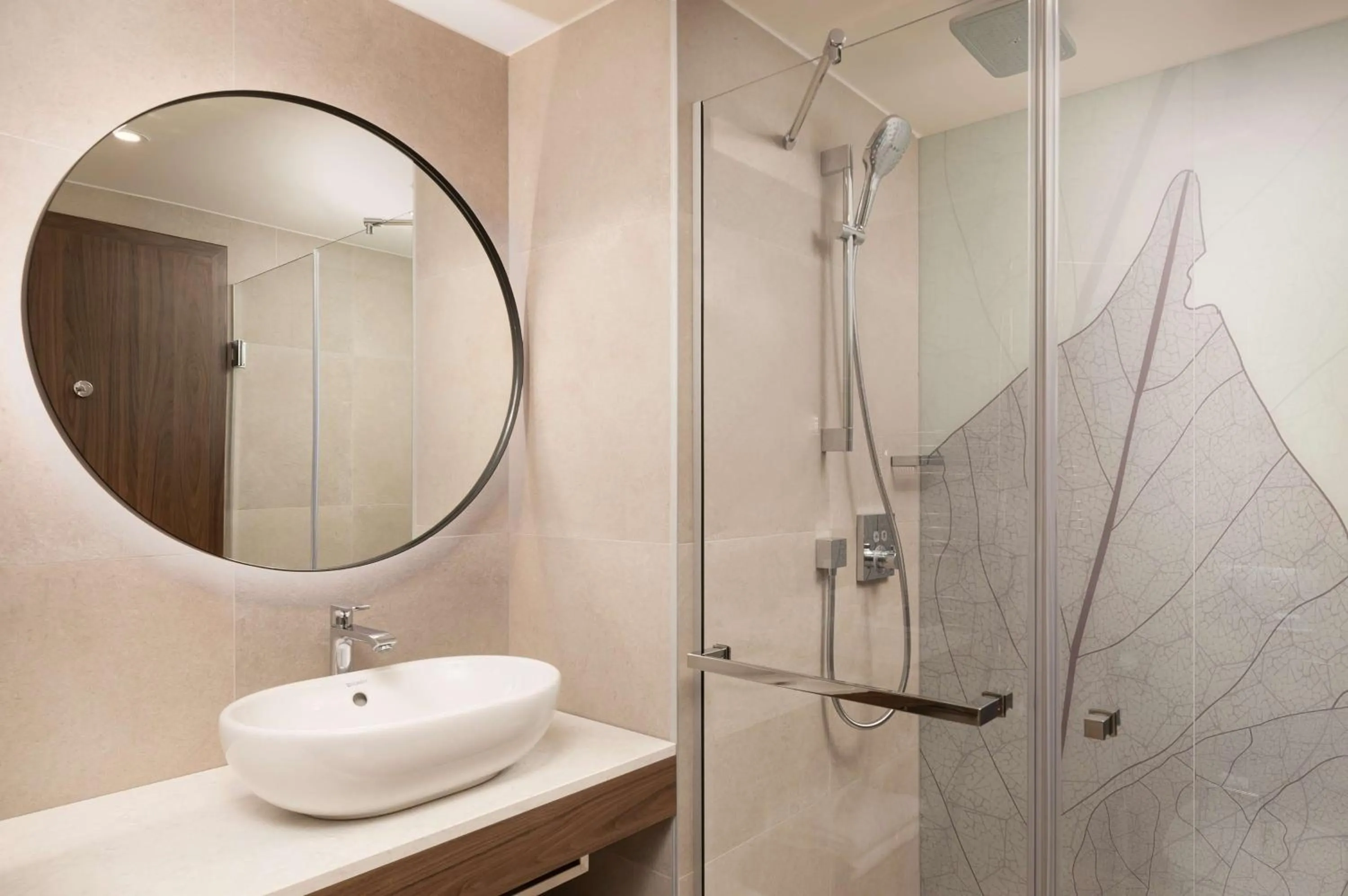 Shower in Radisson Blu Hotel, Cluj