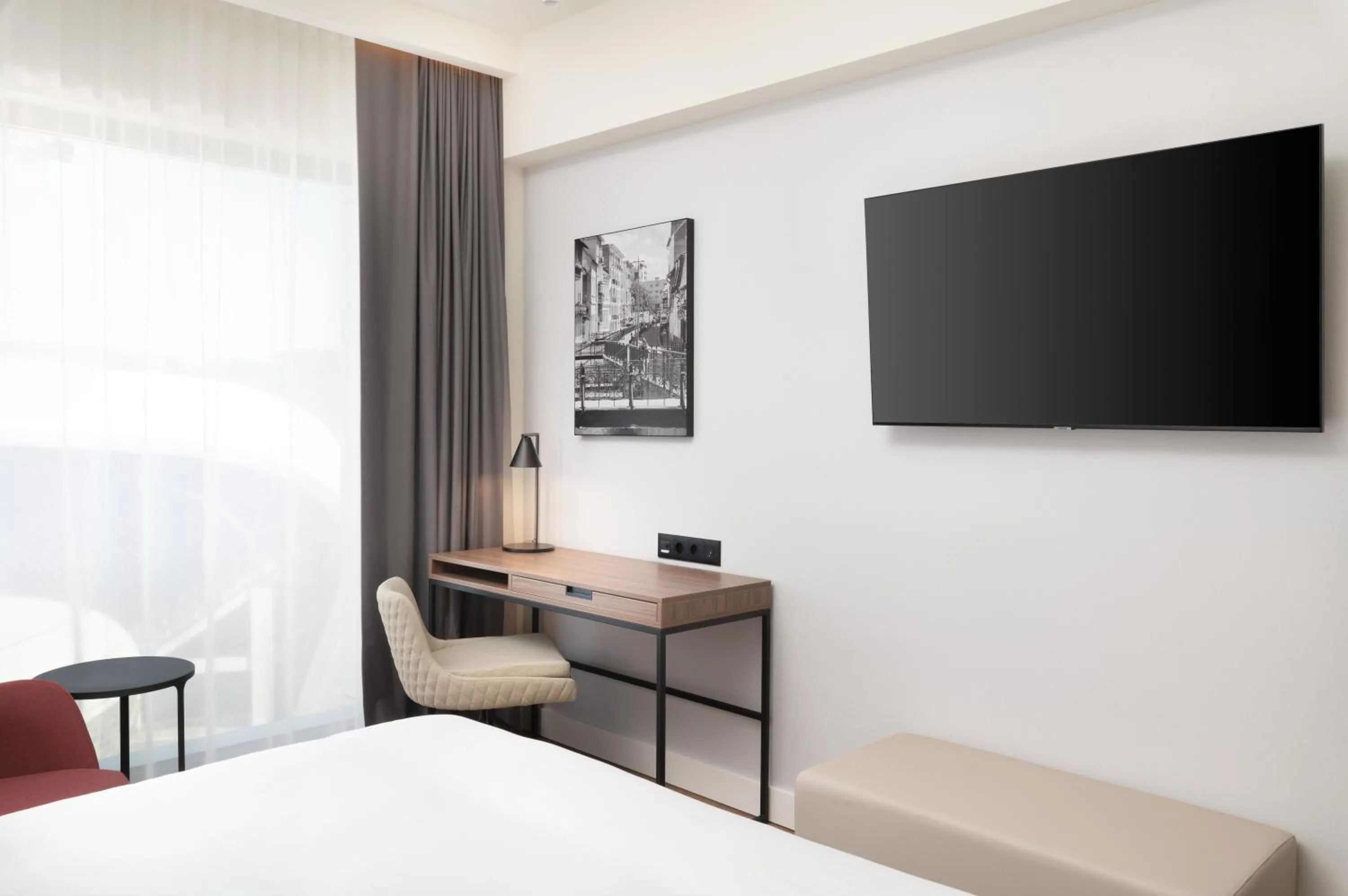 TV and multimedia, Bed in Radisson Blu Hotel, Cluj