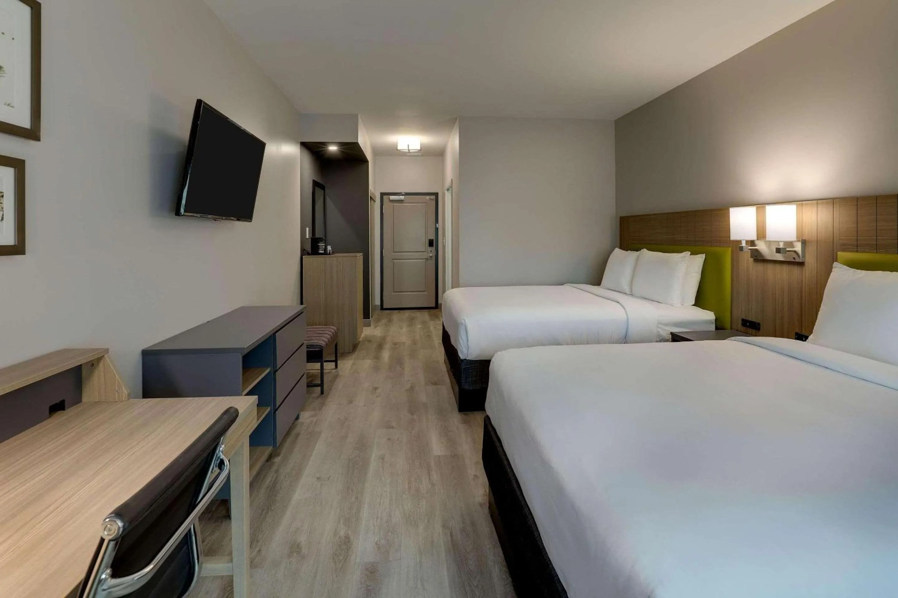 Bedroom, Bed in Country Inn & Suites by Radisson, Cumming near NorthSide Hospital Forsyth