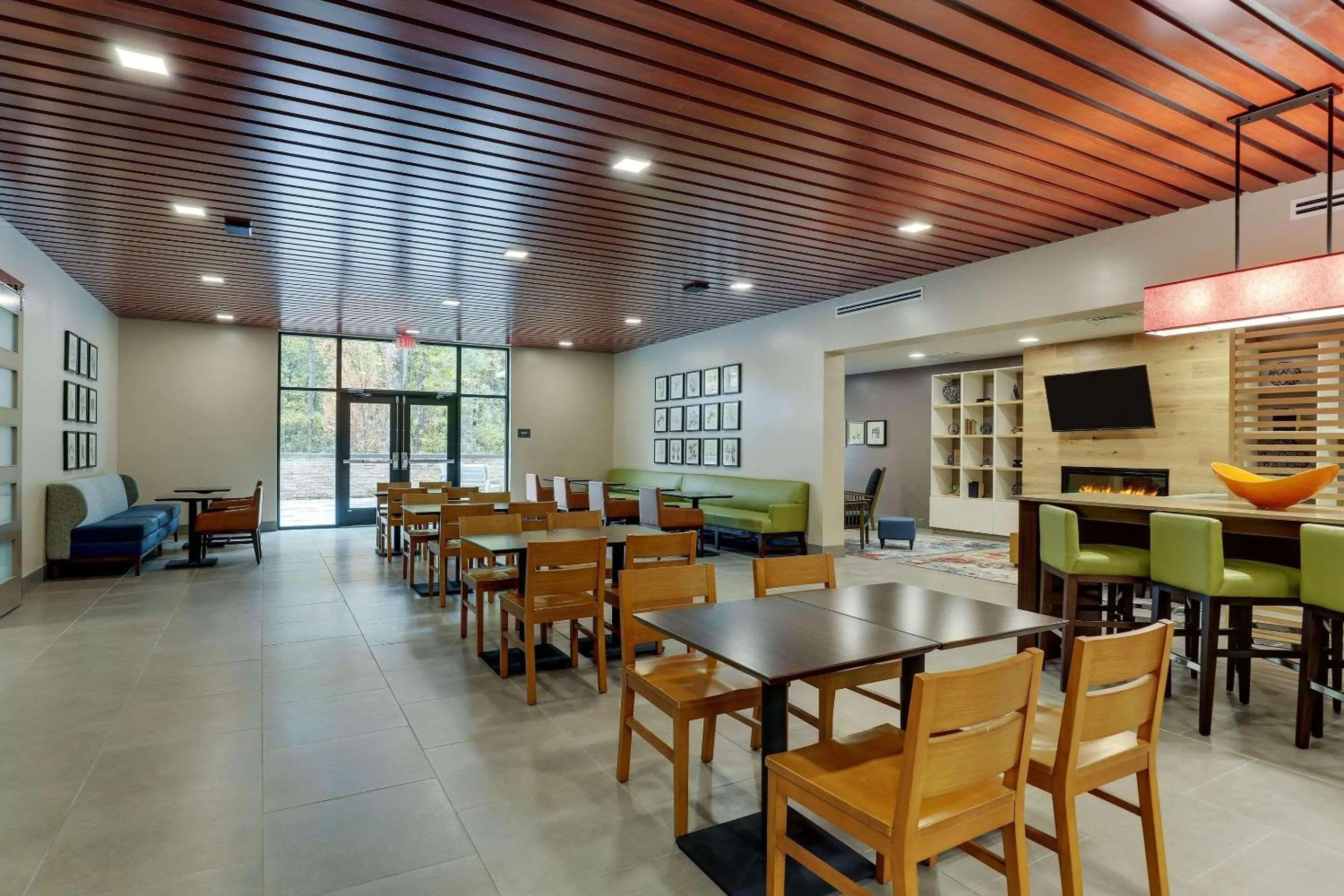 Breakfast in Country Inn & Suites by Radisson, Cumming near NorthSide Hospital Forsyth