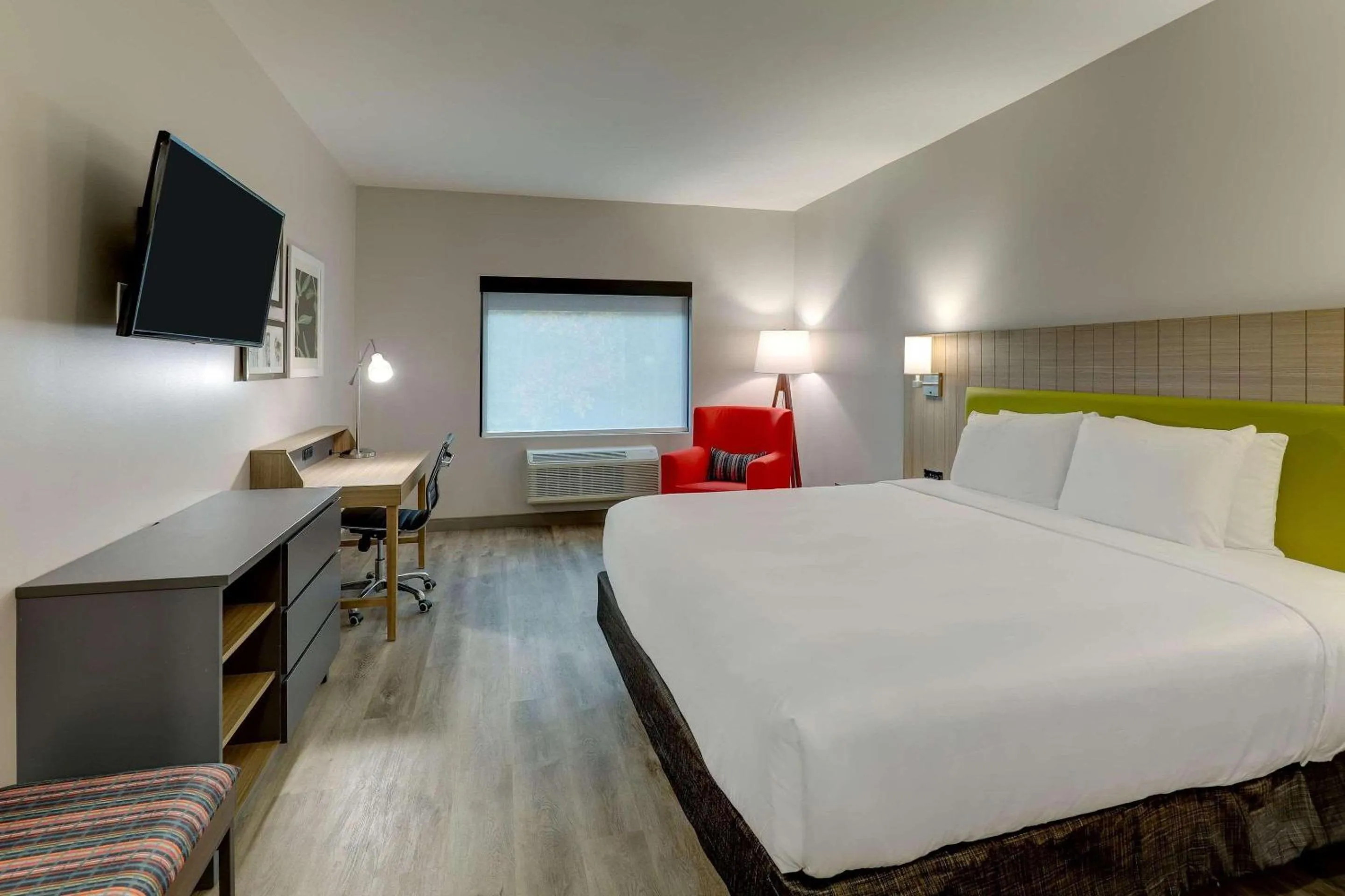 Bedroom, Bed in Country Inn & Suites by Radisson, Cumming near NorthSide Hospital Forsyth