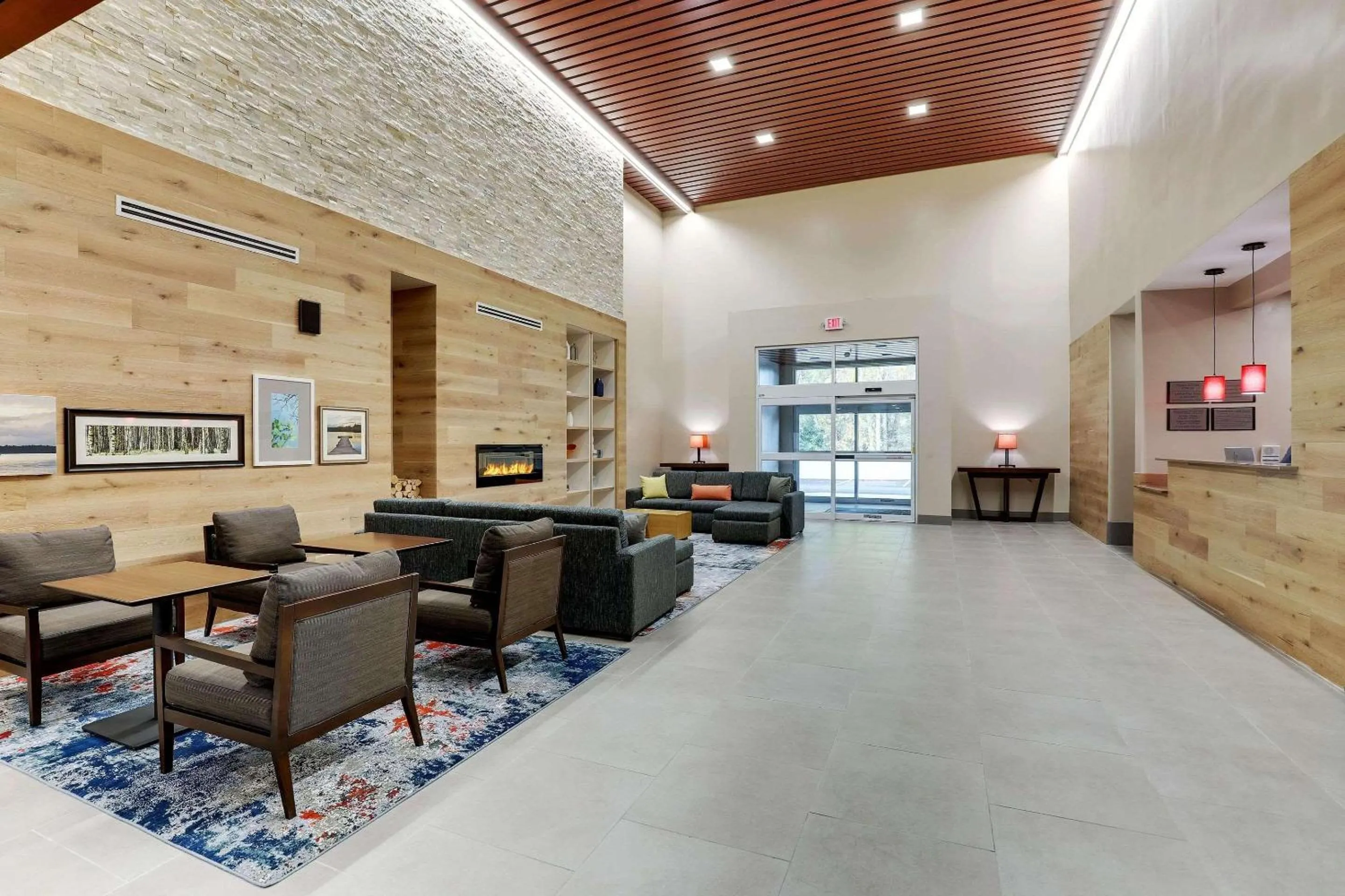 Lobby or reception in Country Inn & Suites by Radisson, Cumming near NorthSide Hospital Forsyth