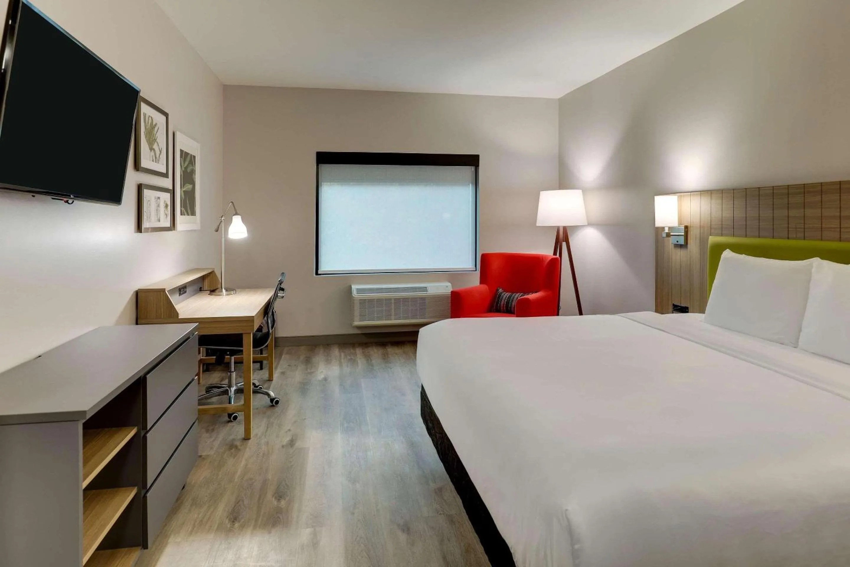 Bedroom, Bed in Country Inn & Suites by Radisson, Cumming near NorthSide Hospital Forsyth