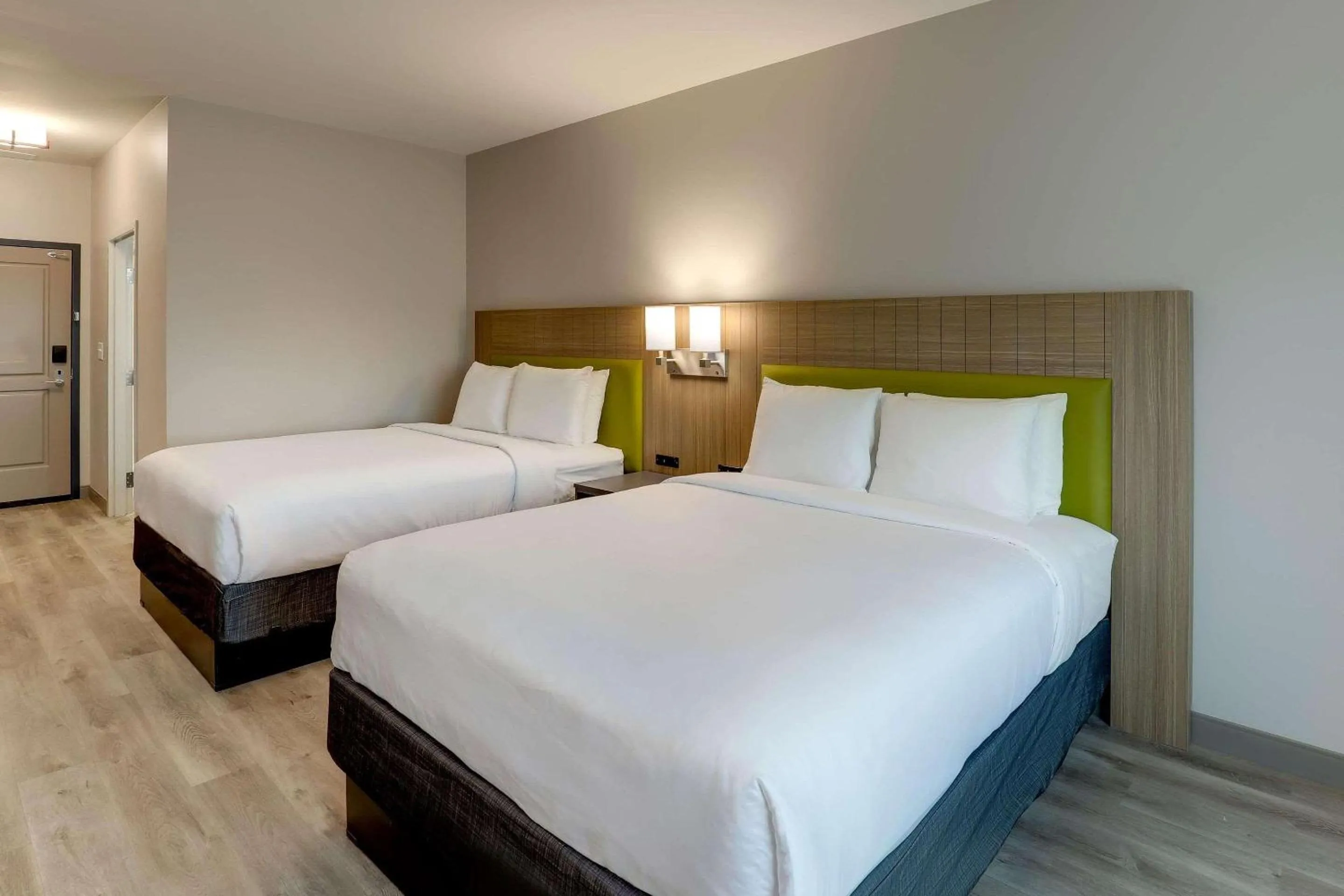 Bedroom, Bed in Country Inn & Suites by Radisson, Cumming near NorthSide Hospital Forsyth