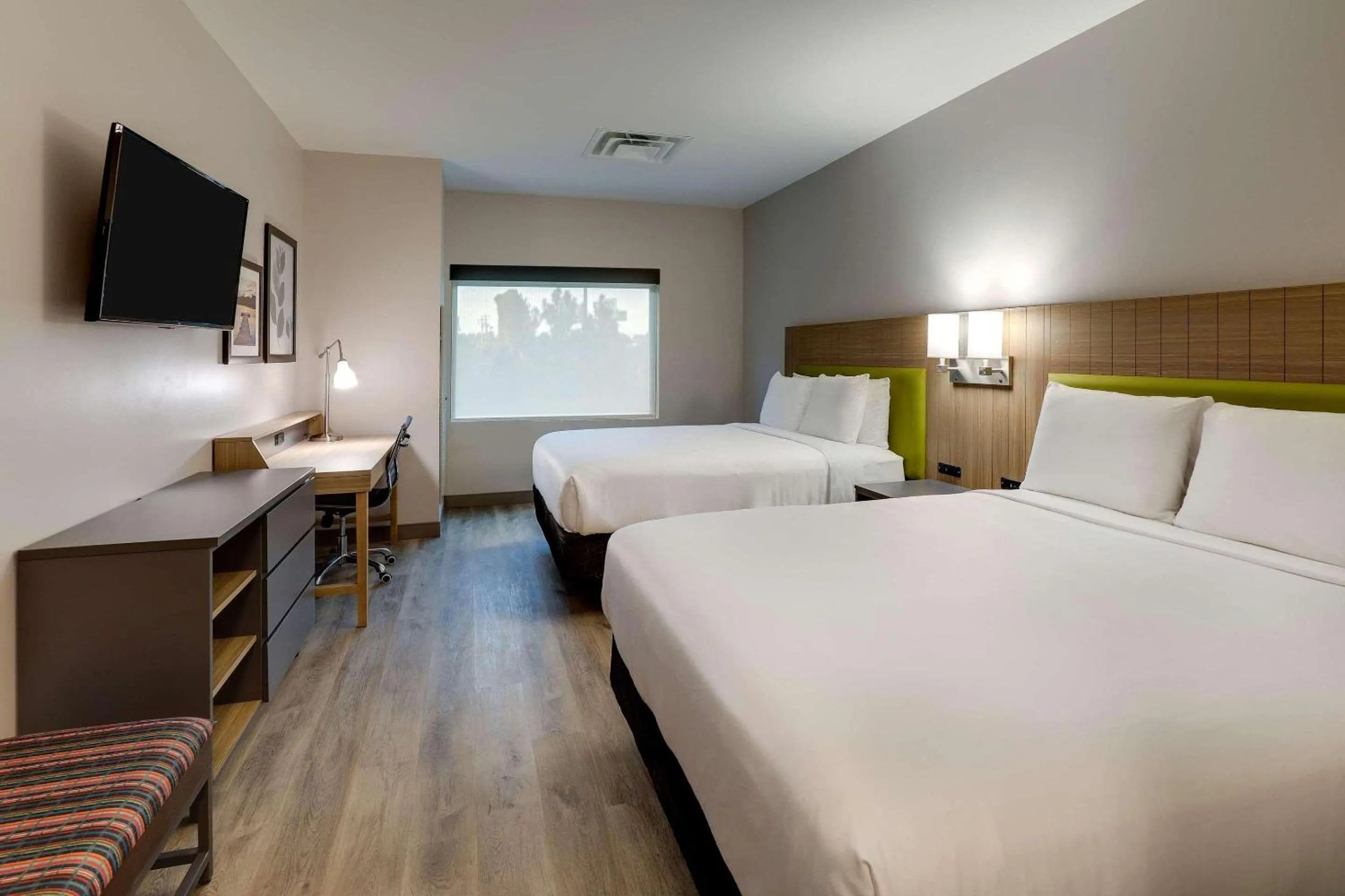 Bedroom, Bed in Country Inn & Suites by Radisson, Cumming near NorthSide Hospital Forsyth