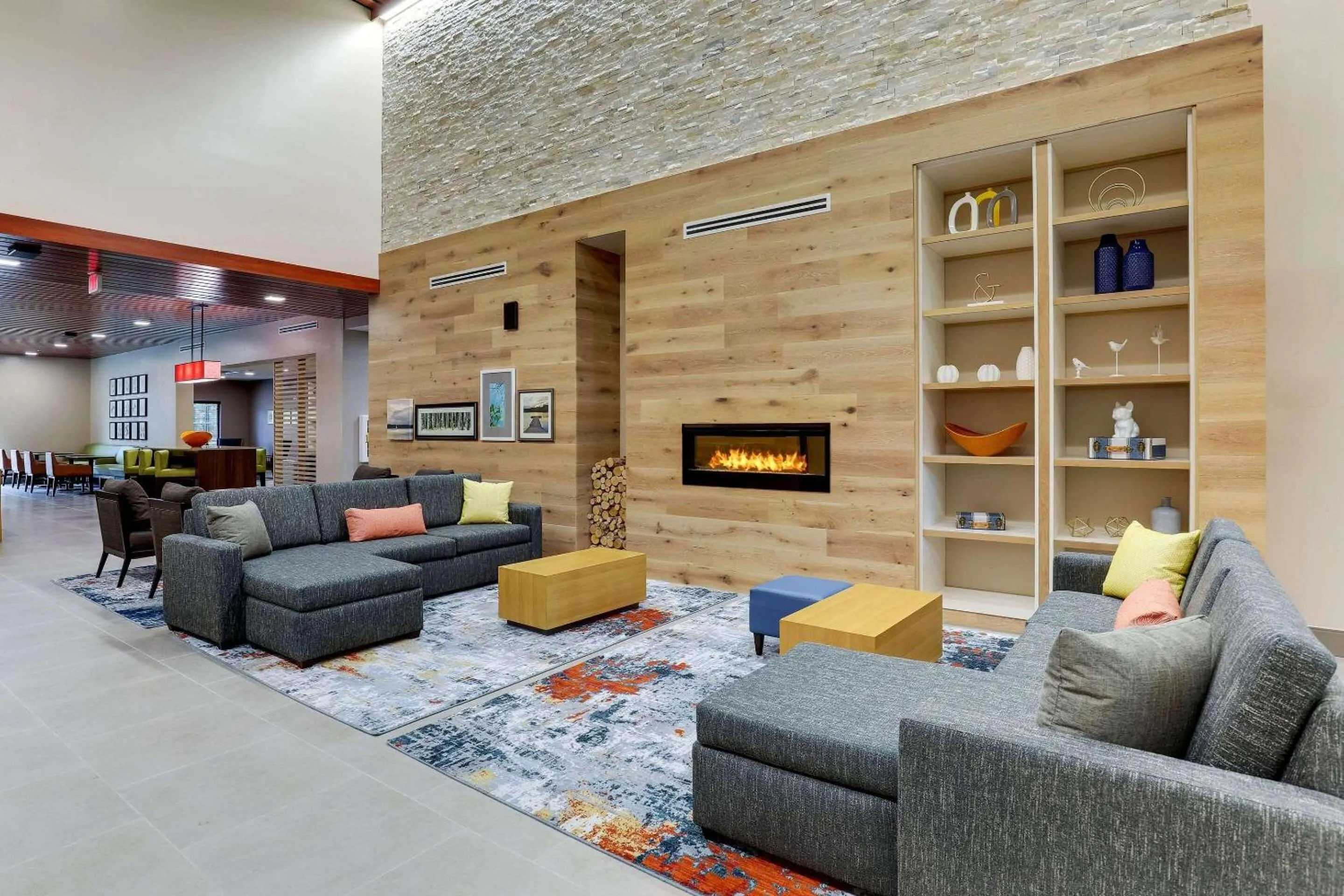 Lobby or reception in Country Inn & Suites by Radisson, Cumming near NorthSide Hospital Forsyth