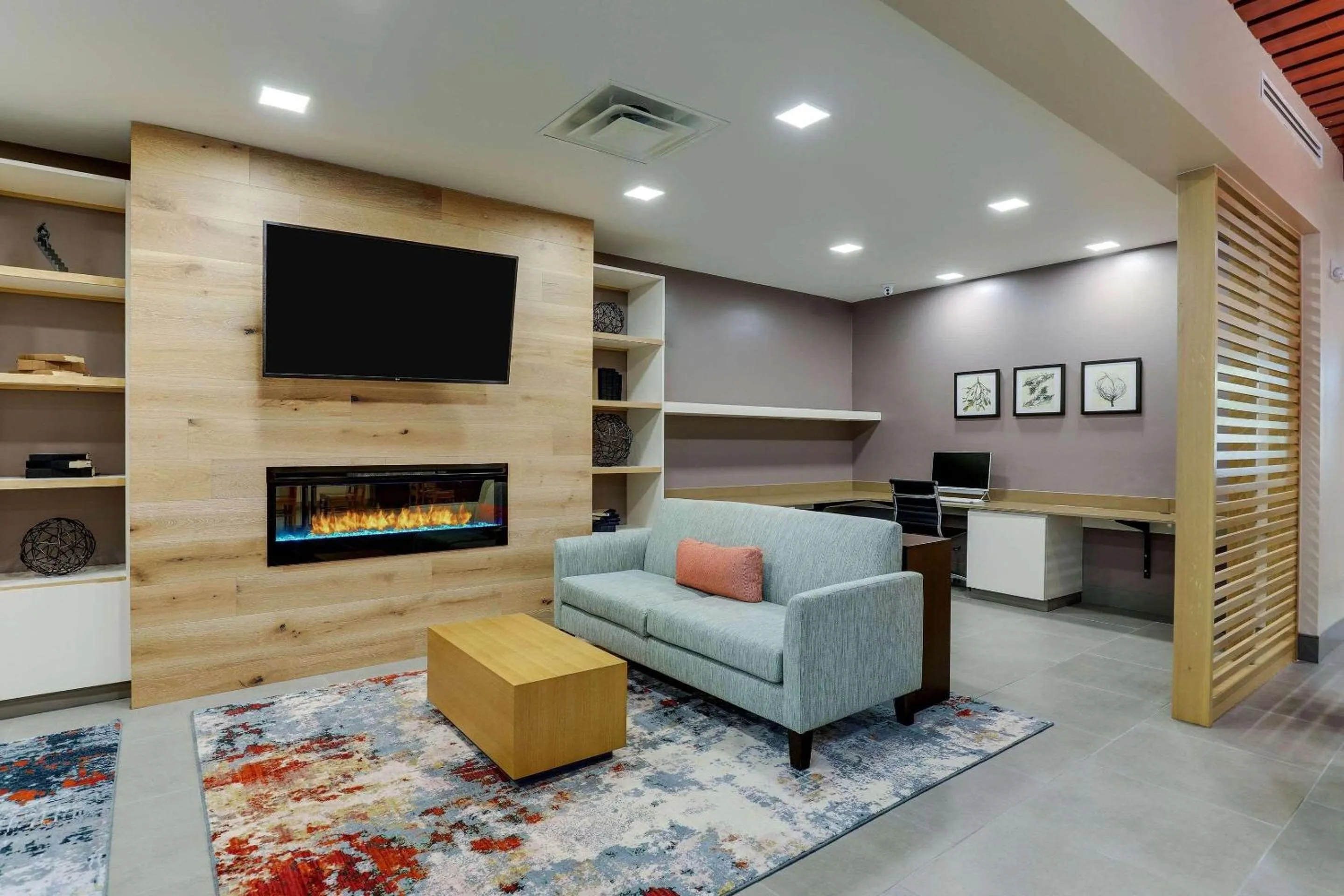 Lobby or reception in Country Inn & Suites by Radisson, Cumming near NorthSide Hospital Forsyth