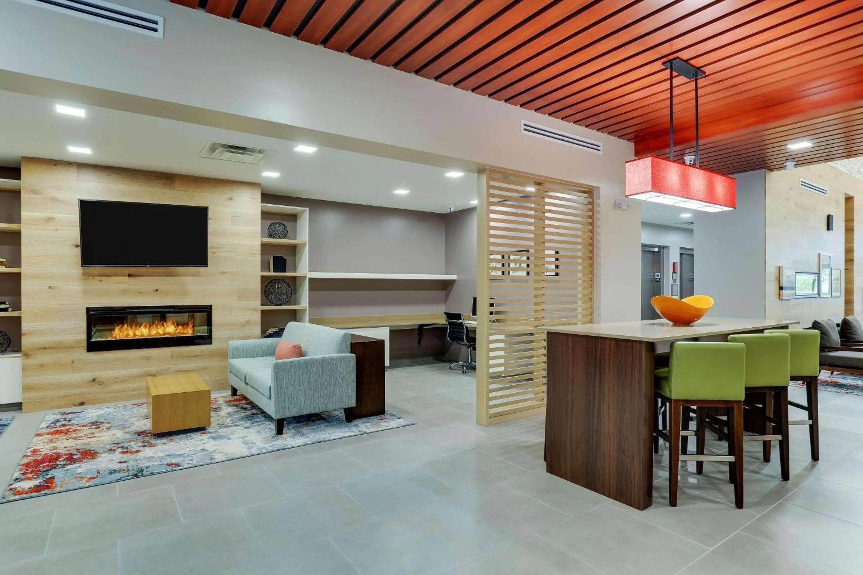 Lobby or reception in Country Inn & Suites by Radisson, Cumming near NorthSide Hospital Forsyth