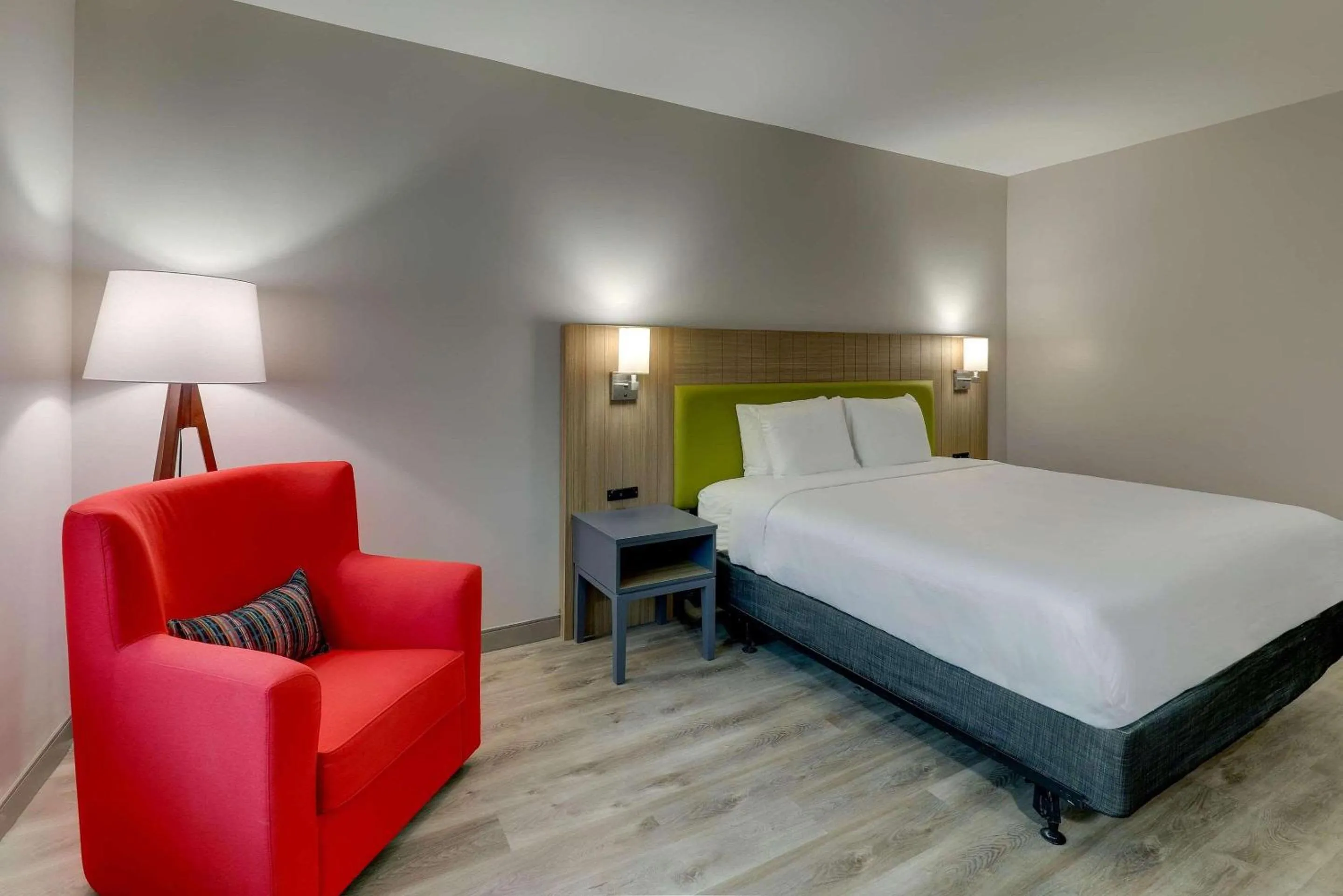 Bedroom, Bed in Country Inn & Suites by Radisson, Cumming near NorthSide Hospital Forsyth