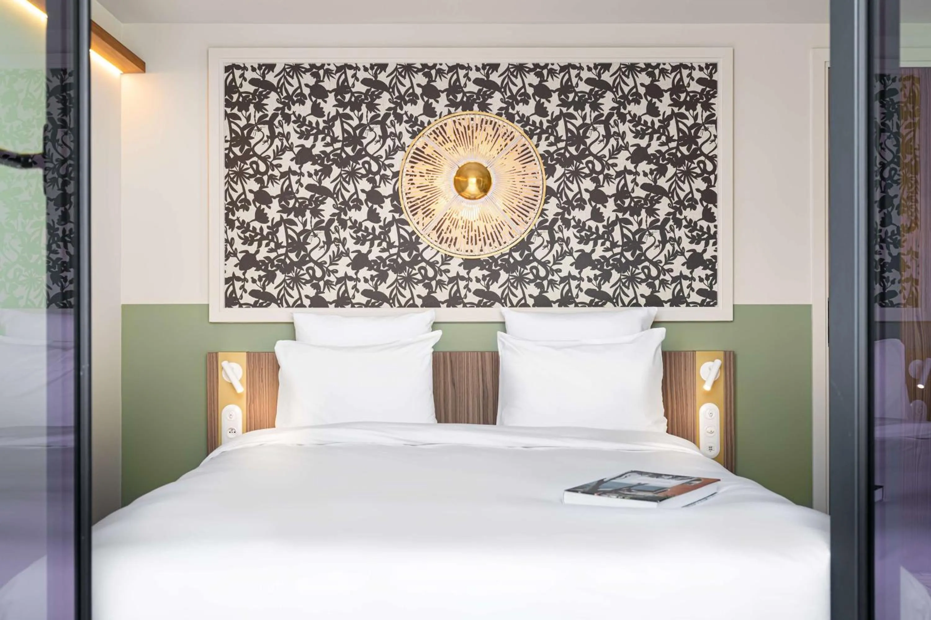 Bedroom, Bed in Hotel Yac Paris Clichy, a member of Radisson Individuals