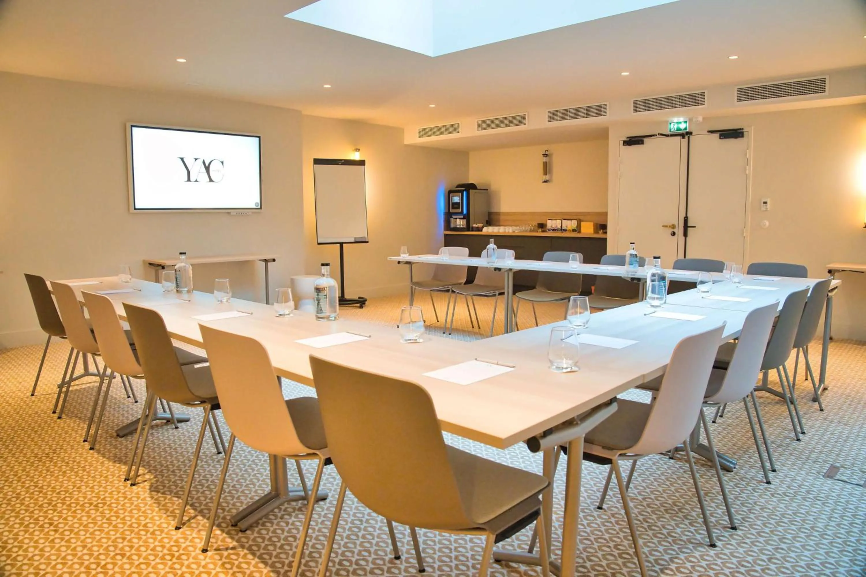 Meeting/conference room in Hotel Yac Paris Clichy, a member of Radisson Individuals