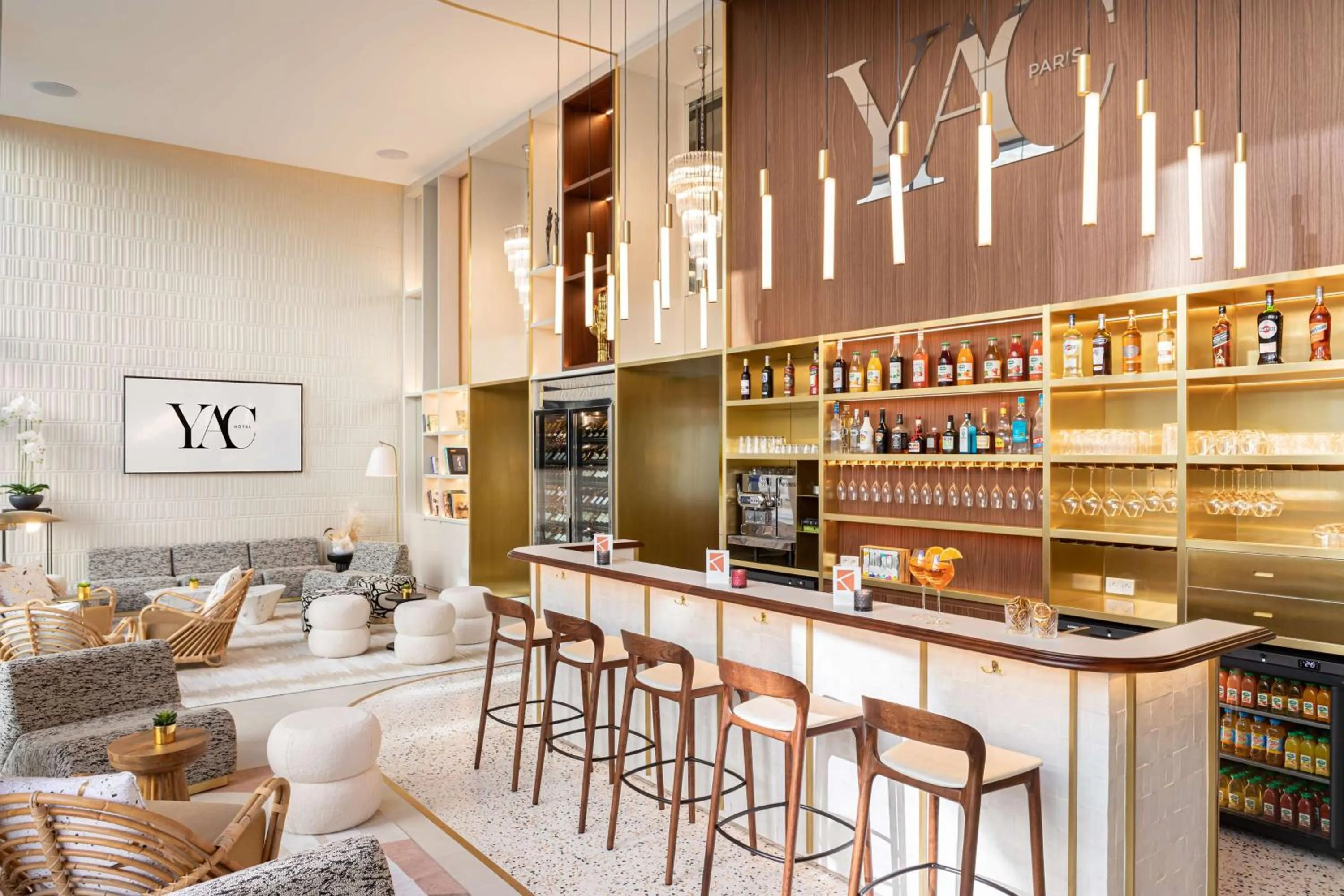 Lounge or bar in Hotel Yac Paris Clichy, a member of Radisson Individuals