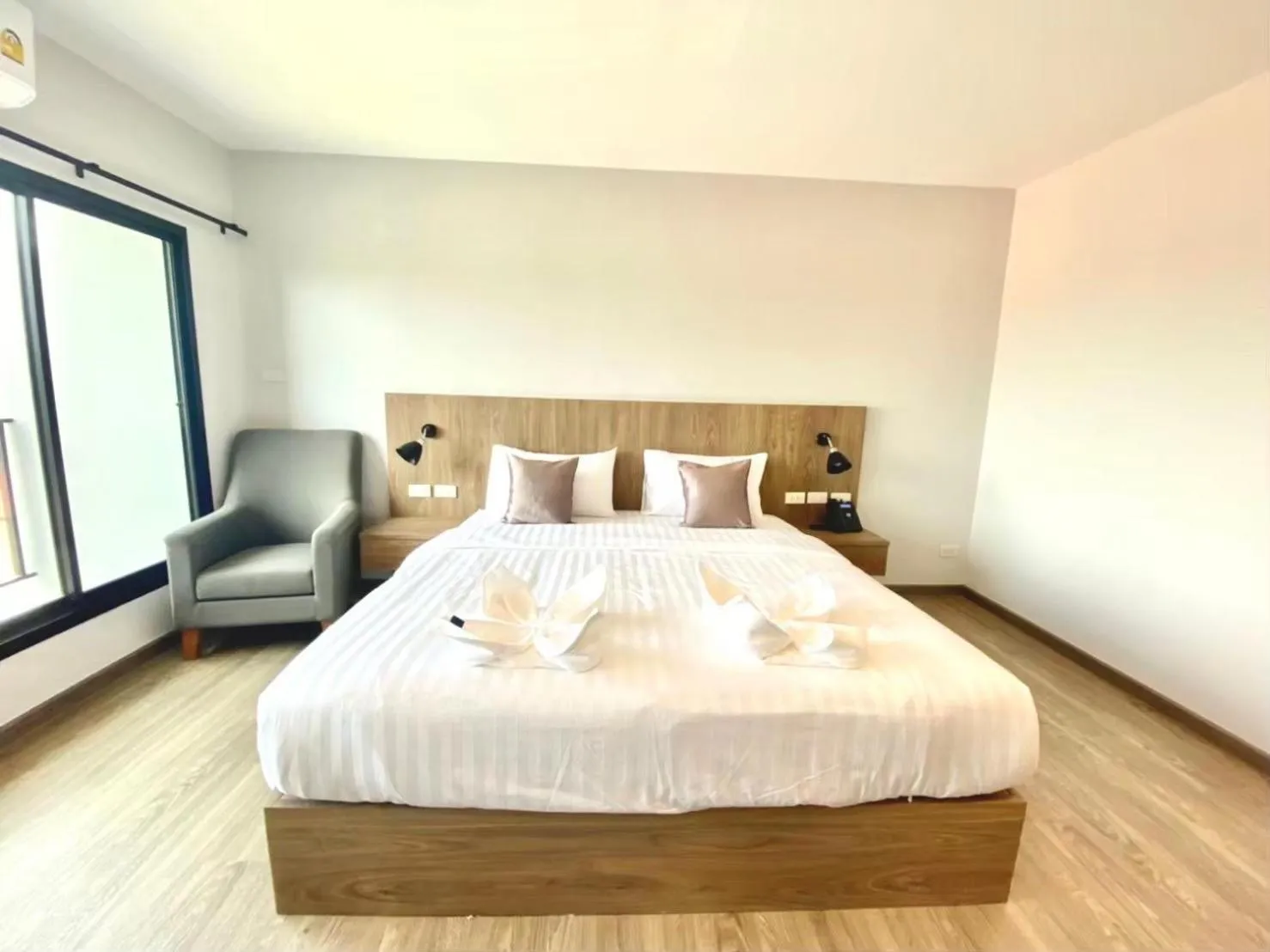 Bedroom, Bed in Nakara Hotel, Ubon Ratchathani