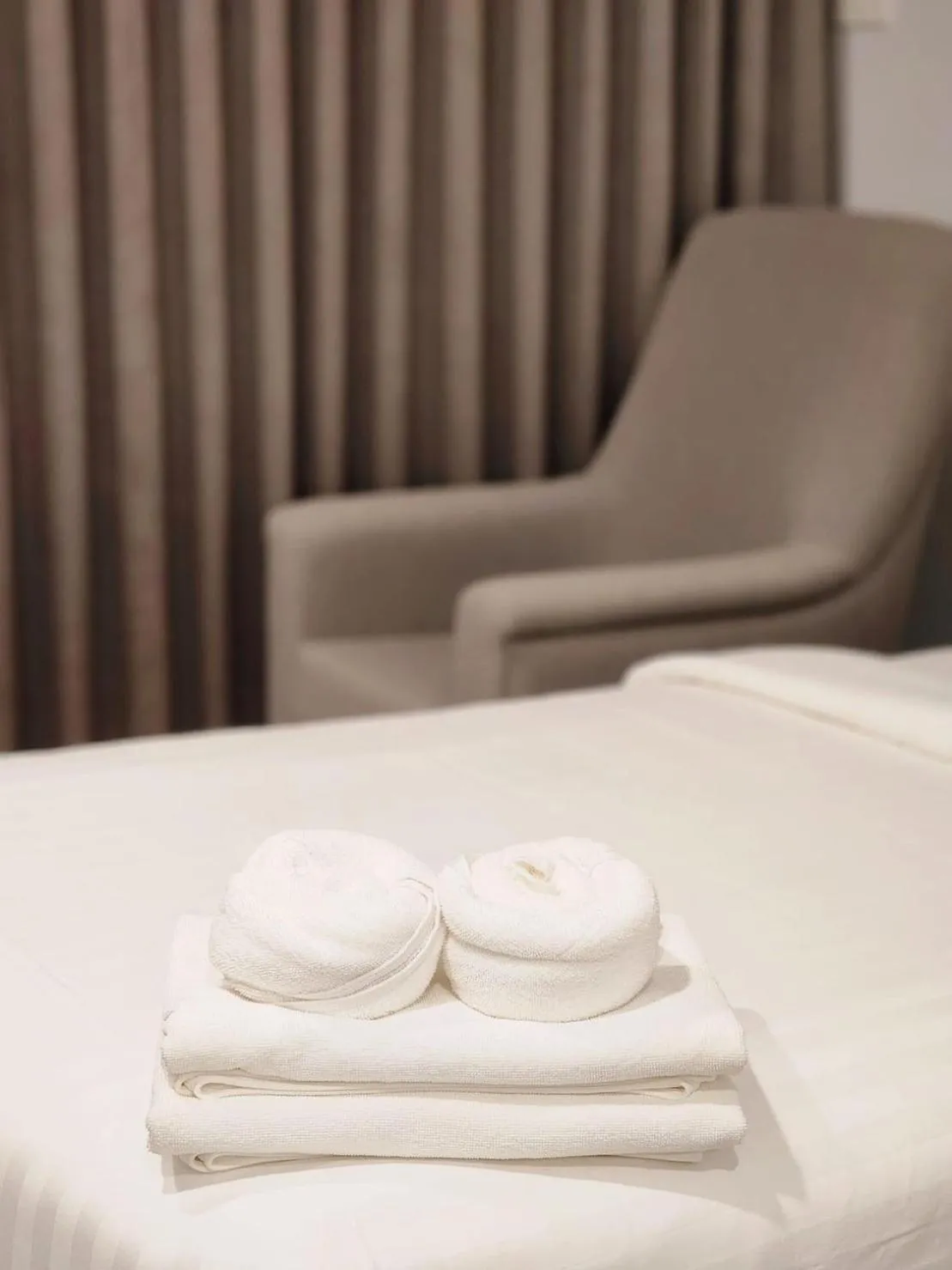 Bedroom, Bed in Nakara Hotel, Ubon Ratchathani